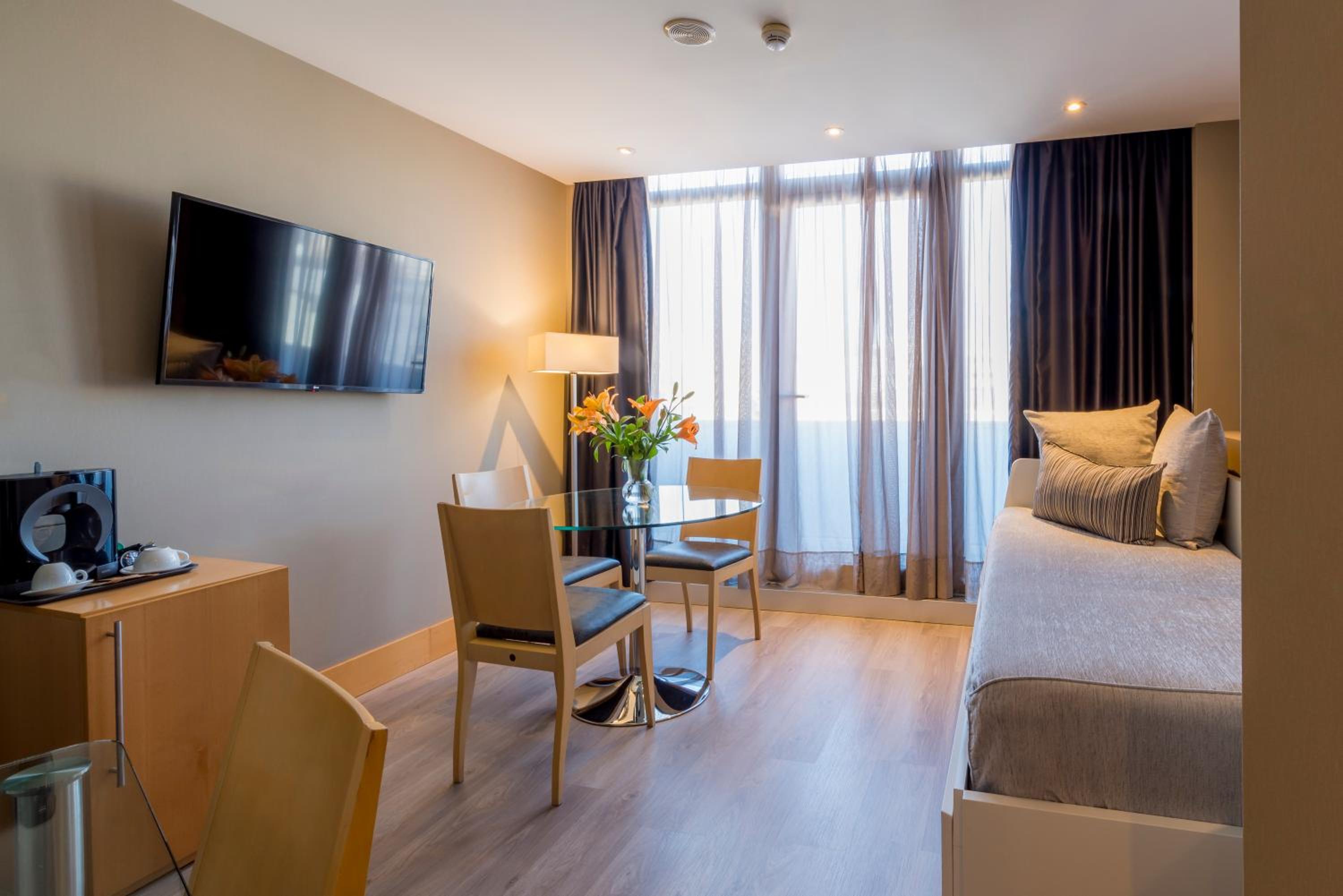 Junior Suite (2 Adults) - Photo 10
