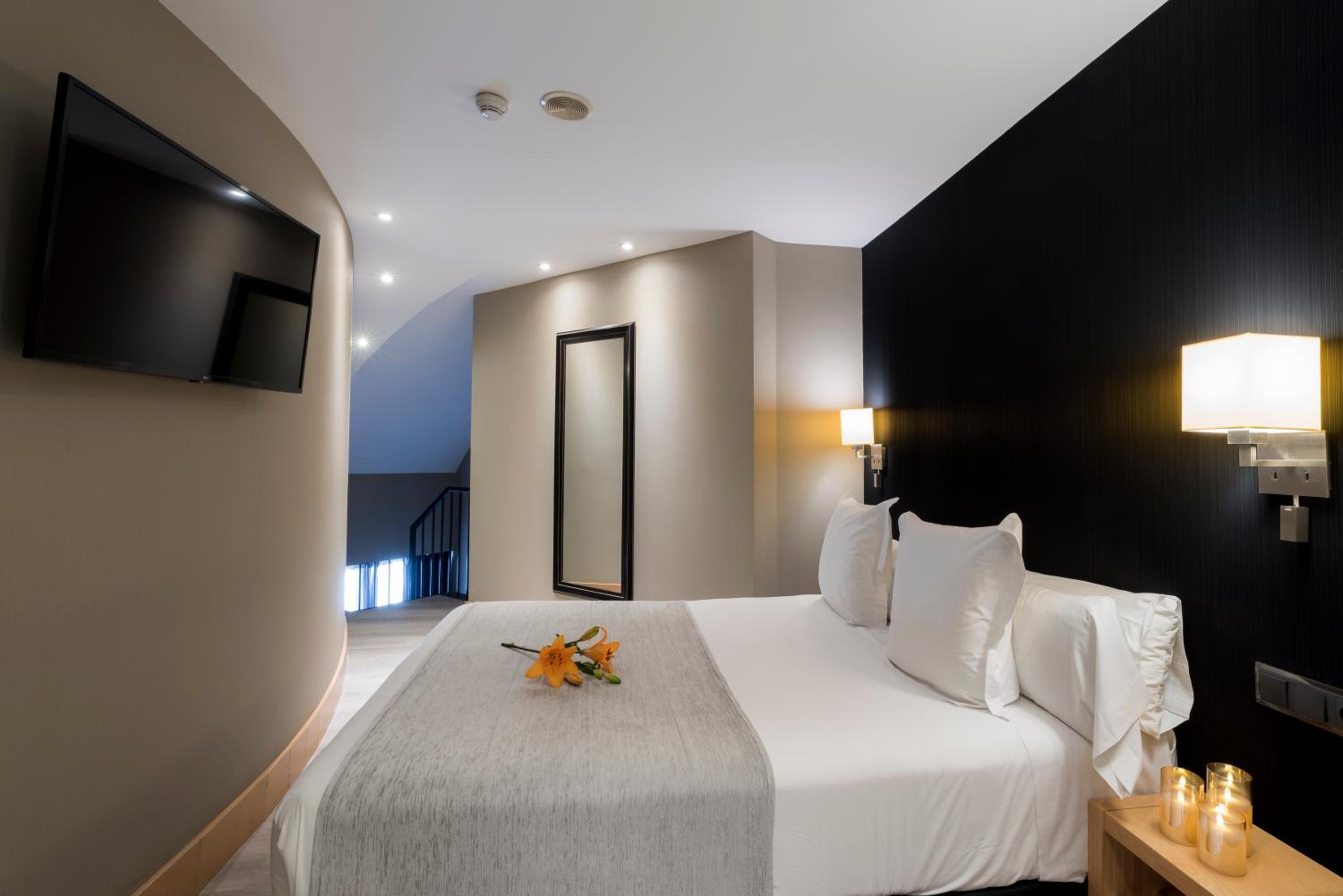 Junior Suite (2 Adults) - Photo 12