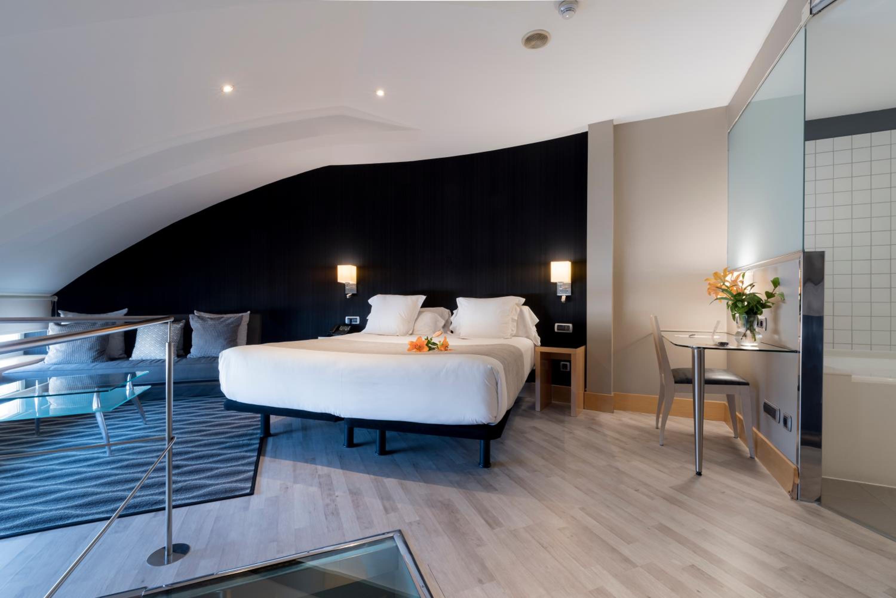 Junior Suite (2 Adults) - Photo 4