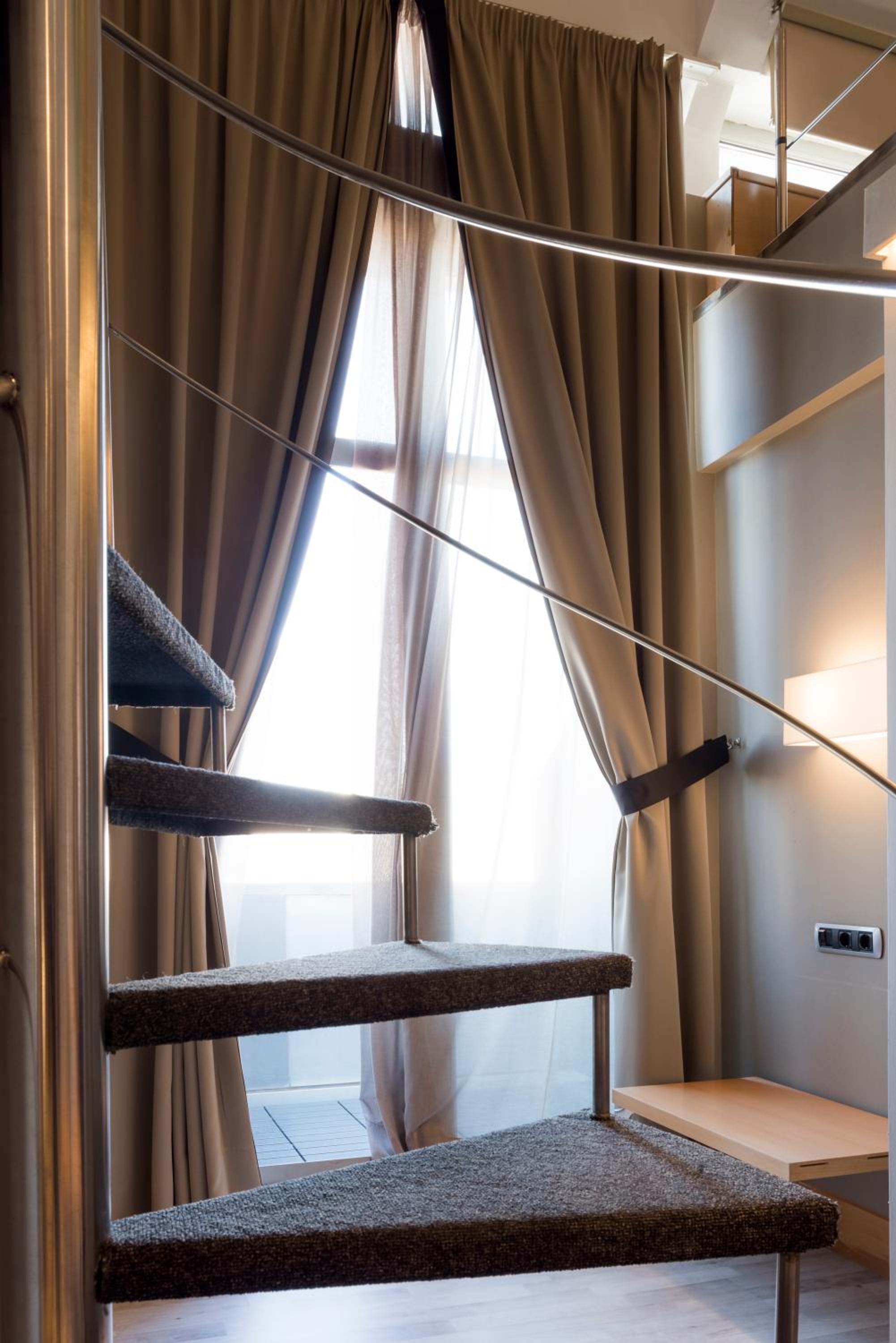 Premium Double or Twin Room - Photo 10