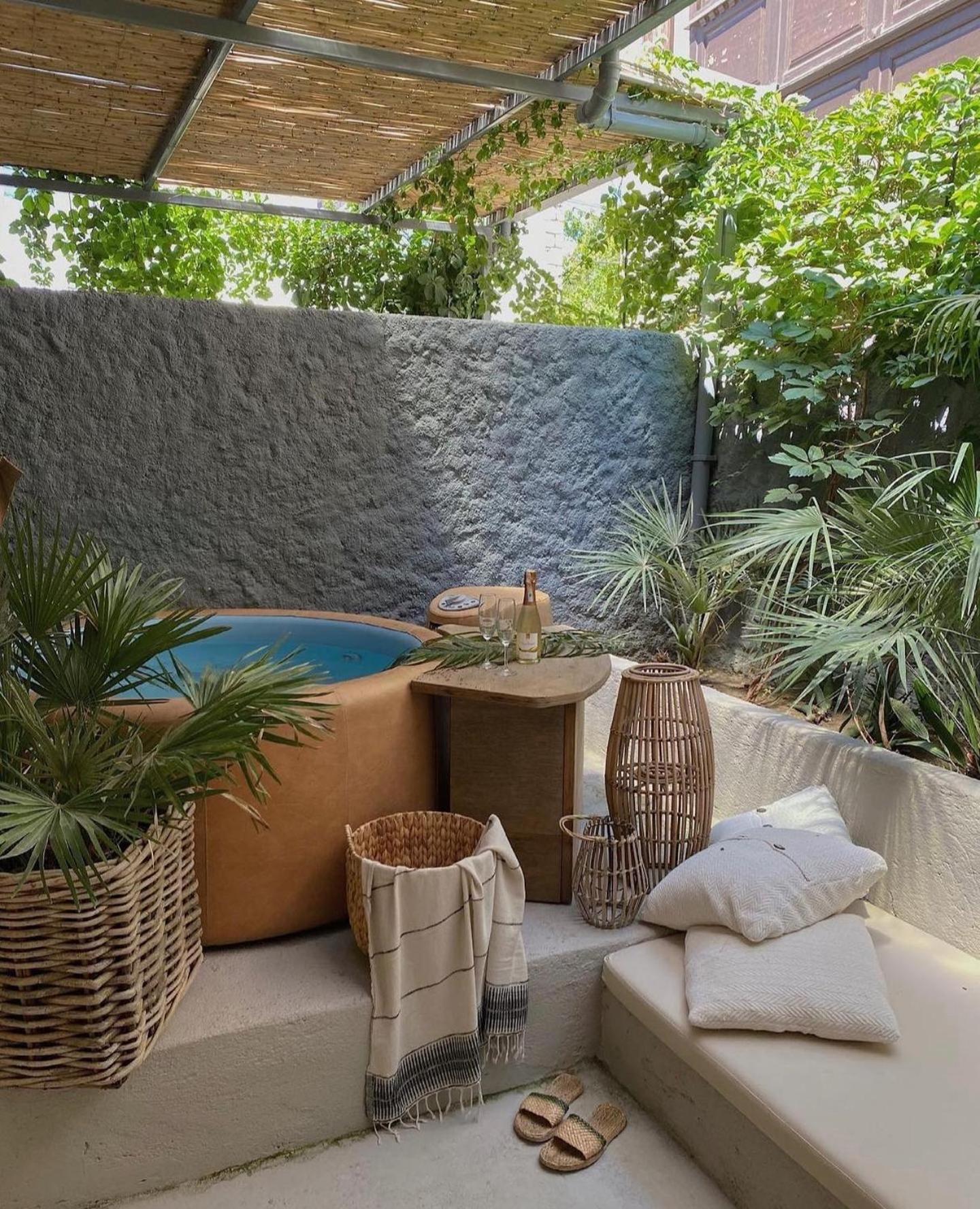 Suite with Hot Tub