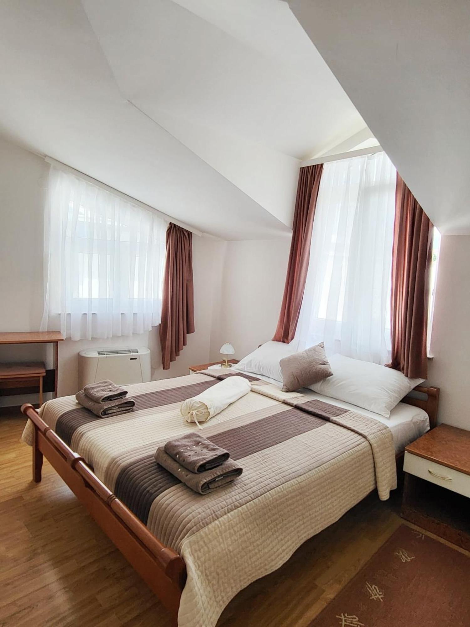 Double Room - Photo 6