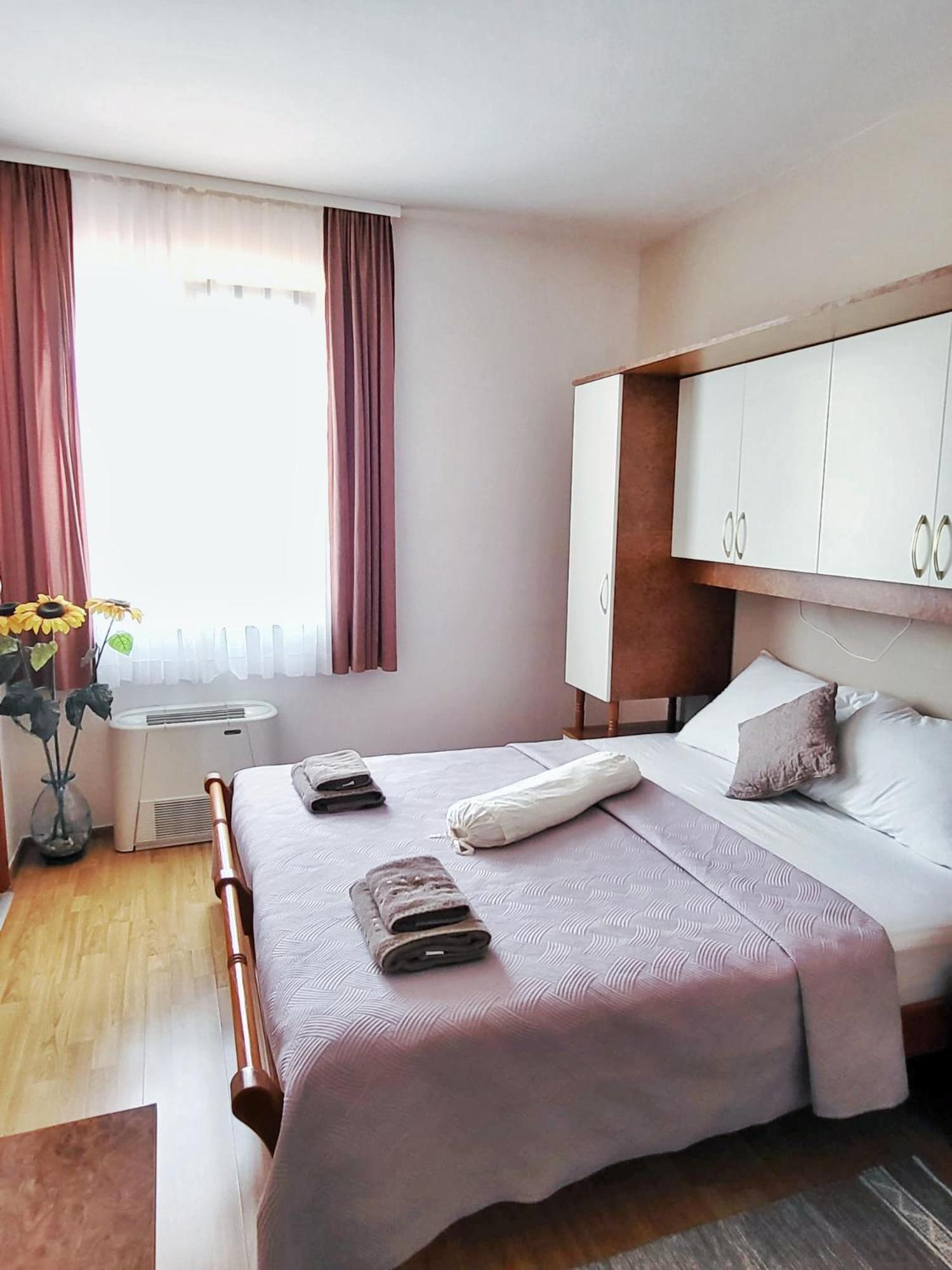 Double Room - Photo 5