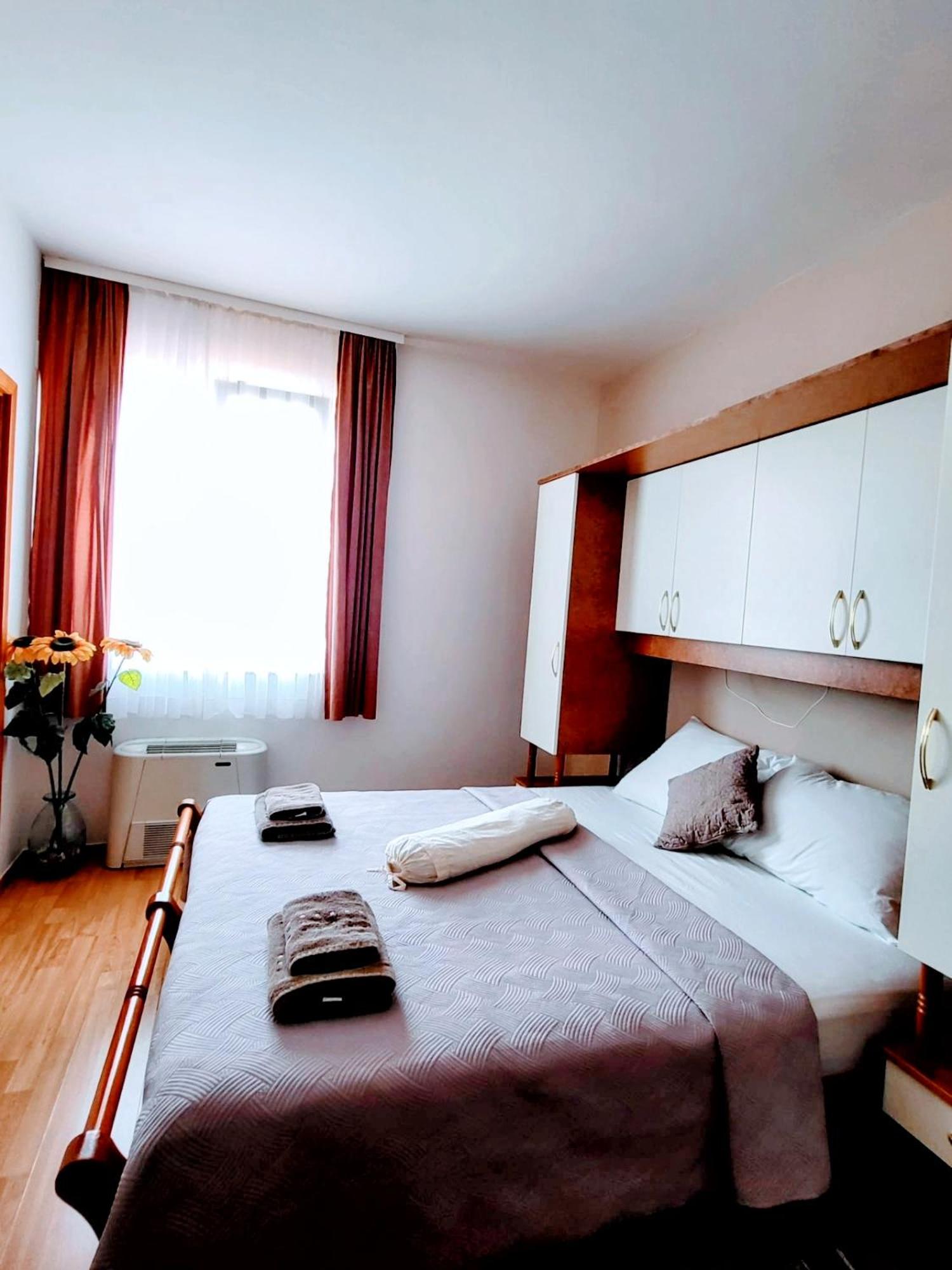 Double Room - Photo 3