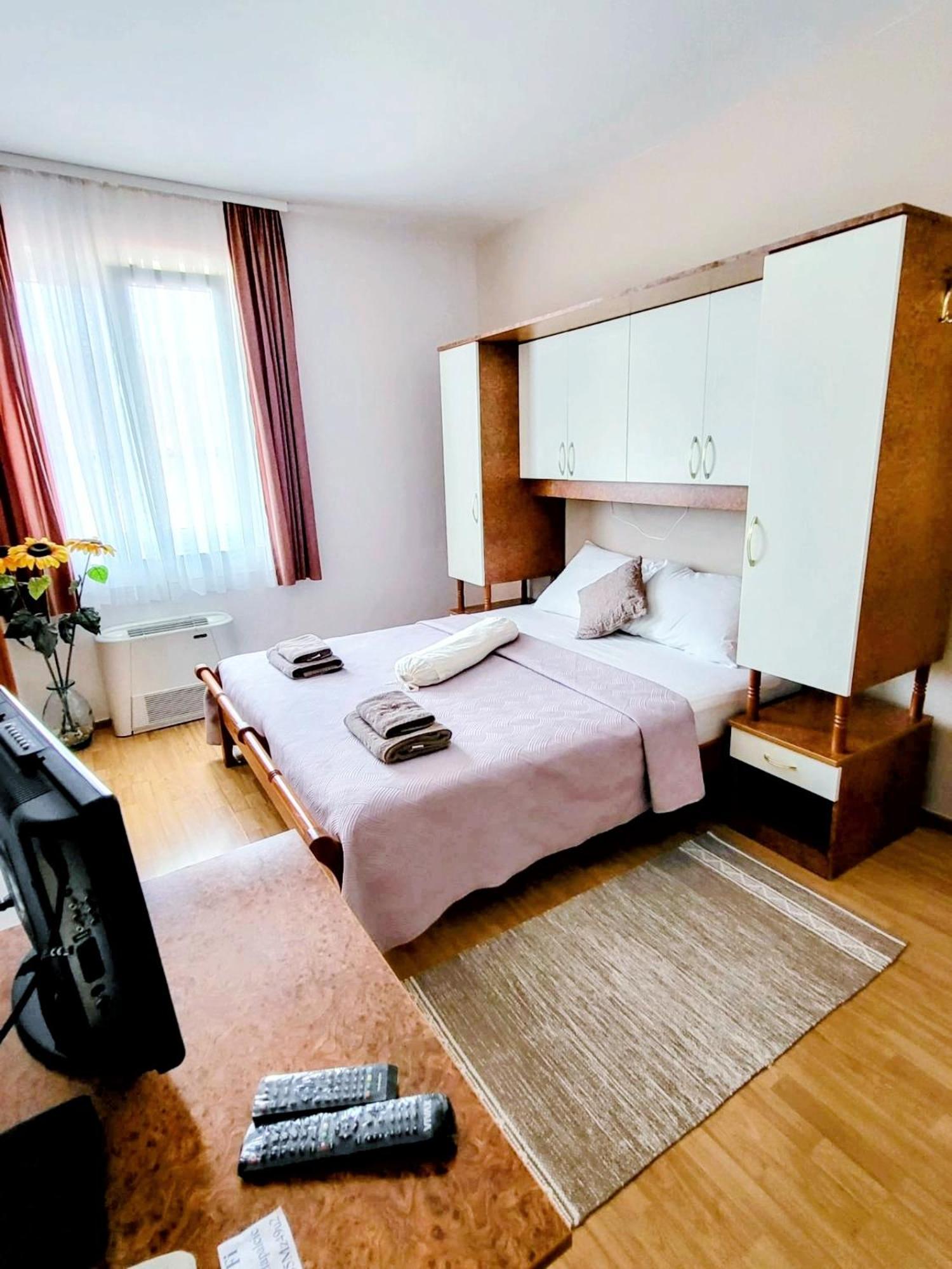 Double Room - Photo 10