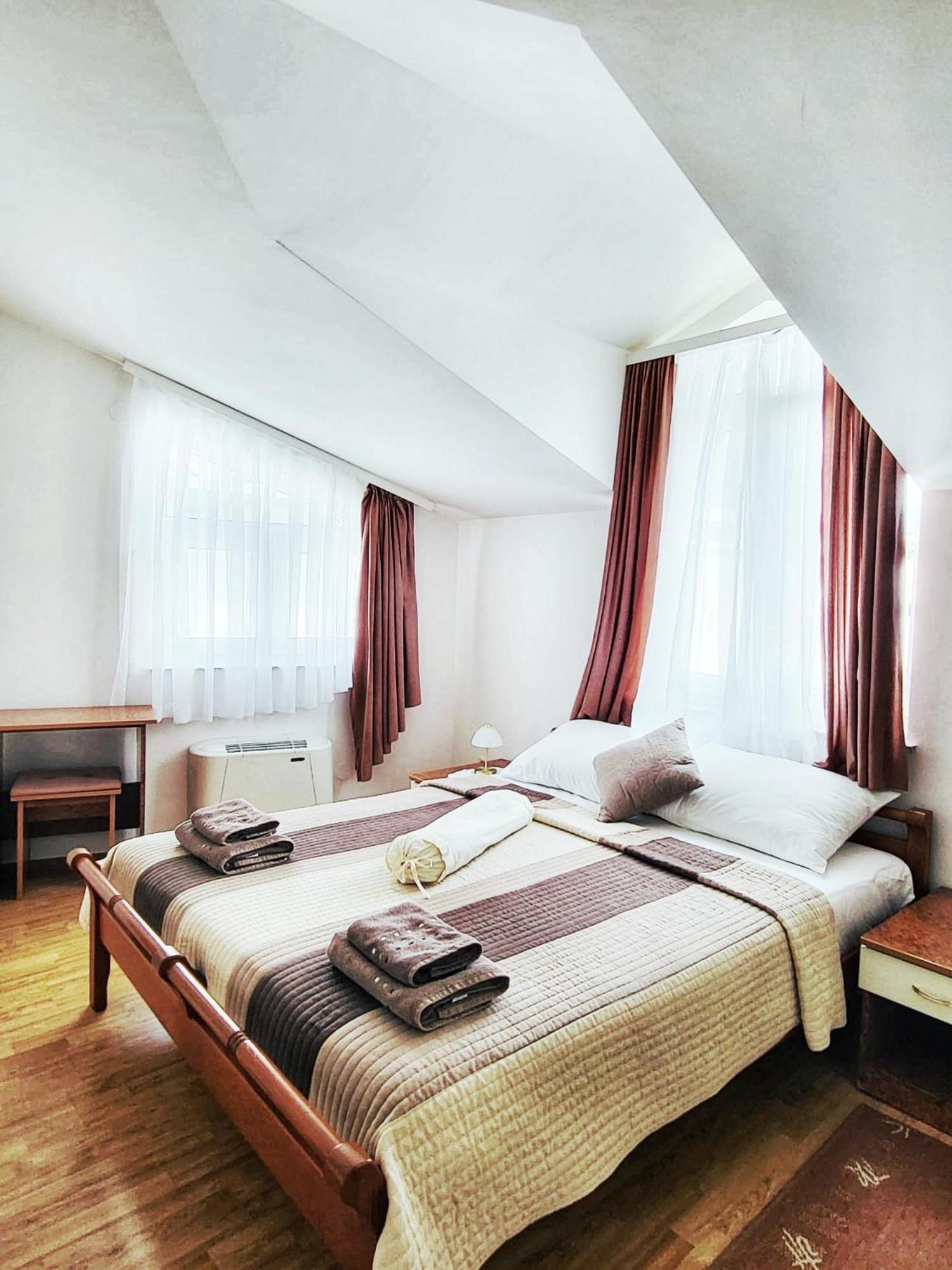Double Room - Photo 13