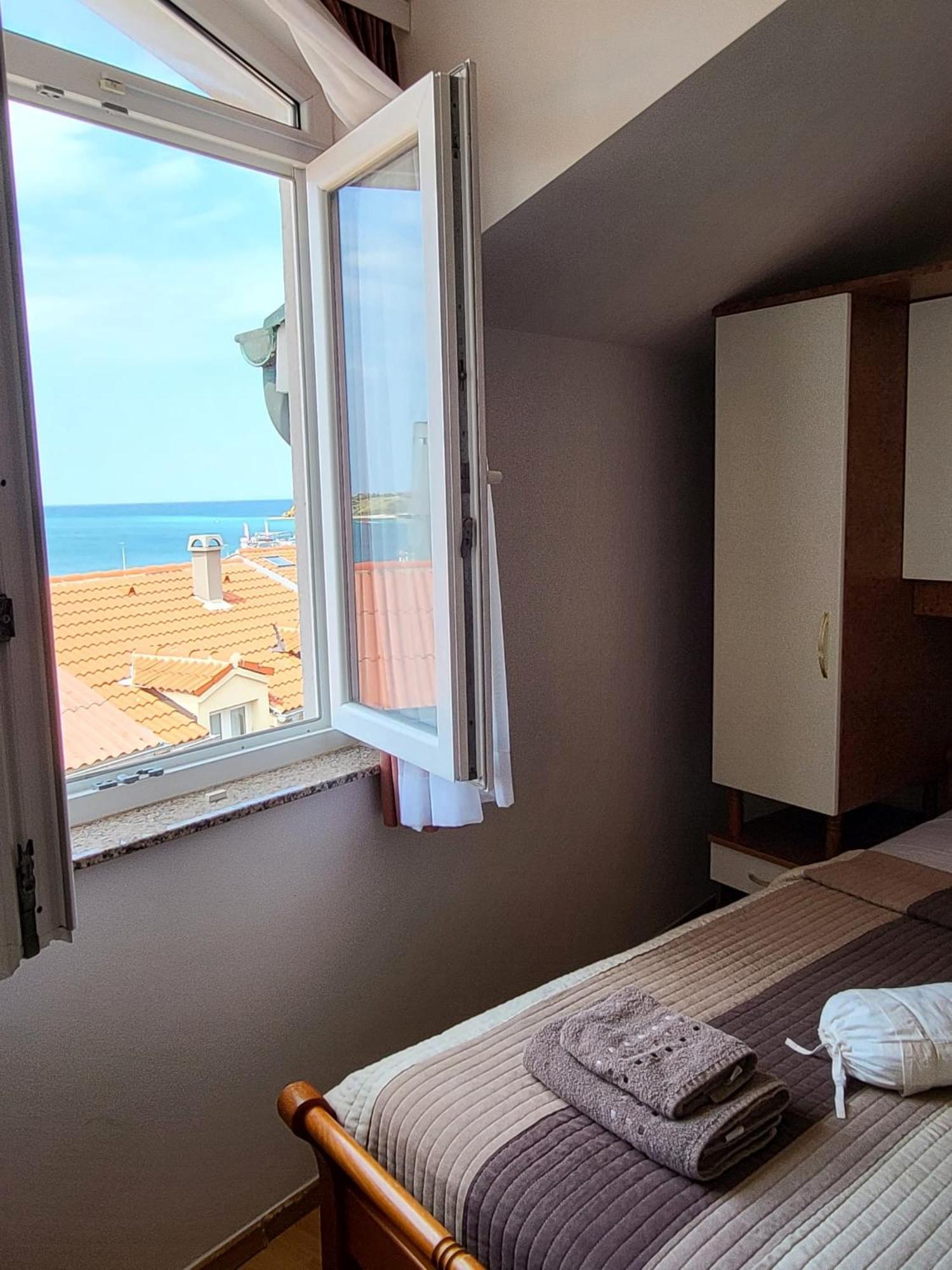 Double Room - Photo 14