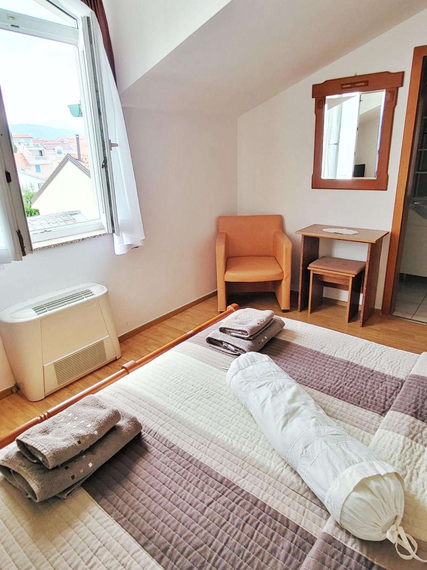 Double Room - Photo 16