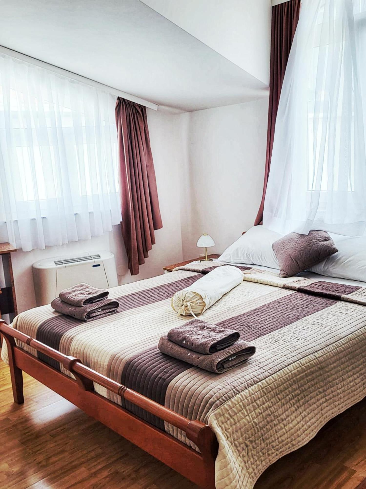Double Room - Photo 17