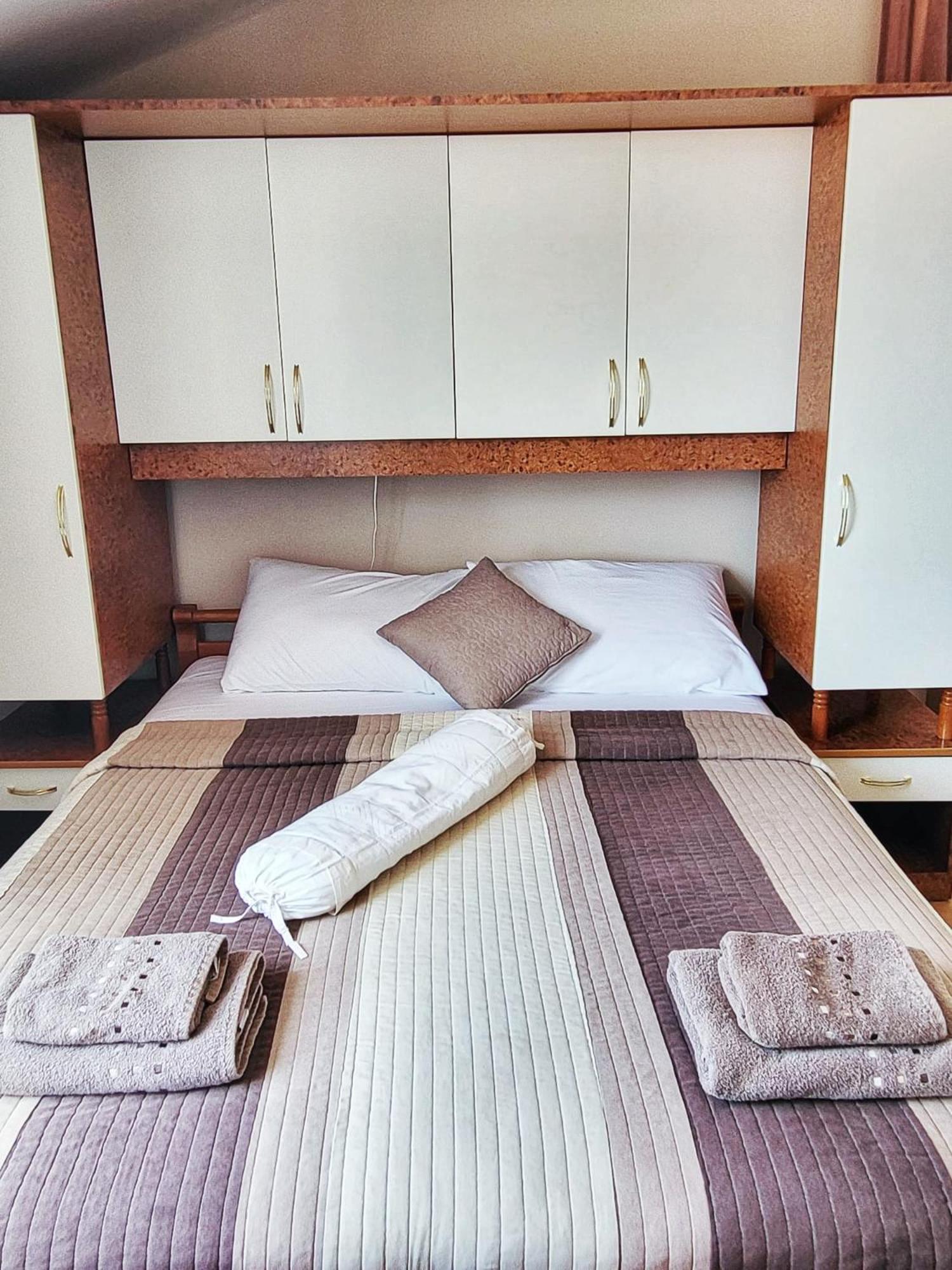 Double Room - Photo 18