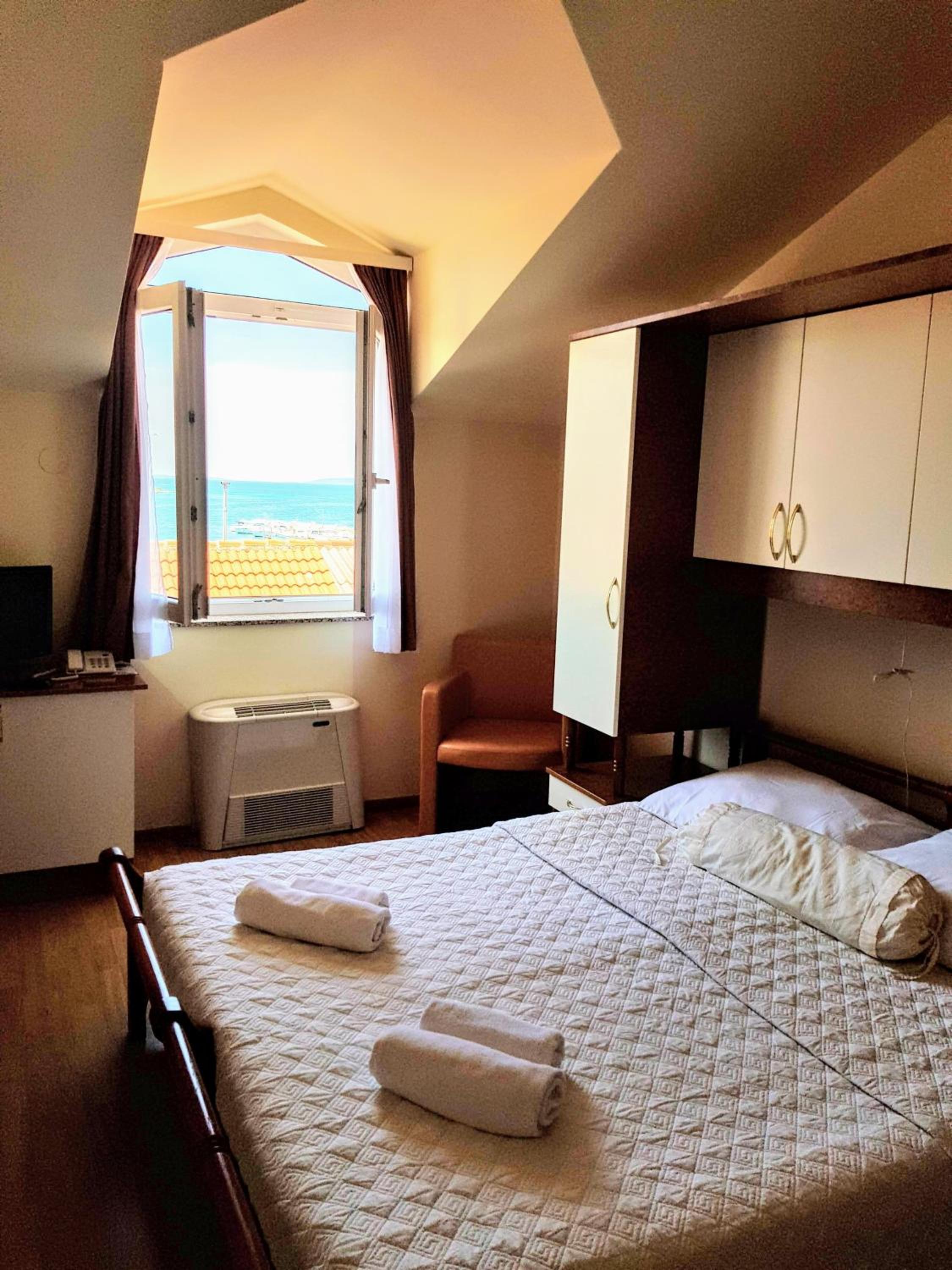 Double Room - Photo 23