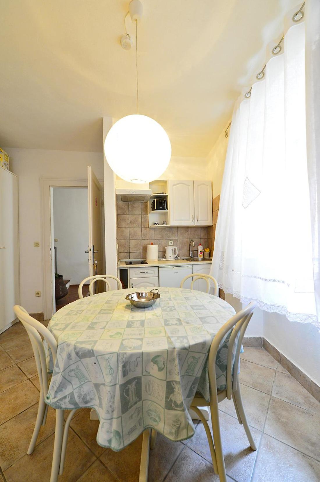 Studio (4 Adults) - Photo 14