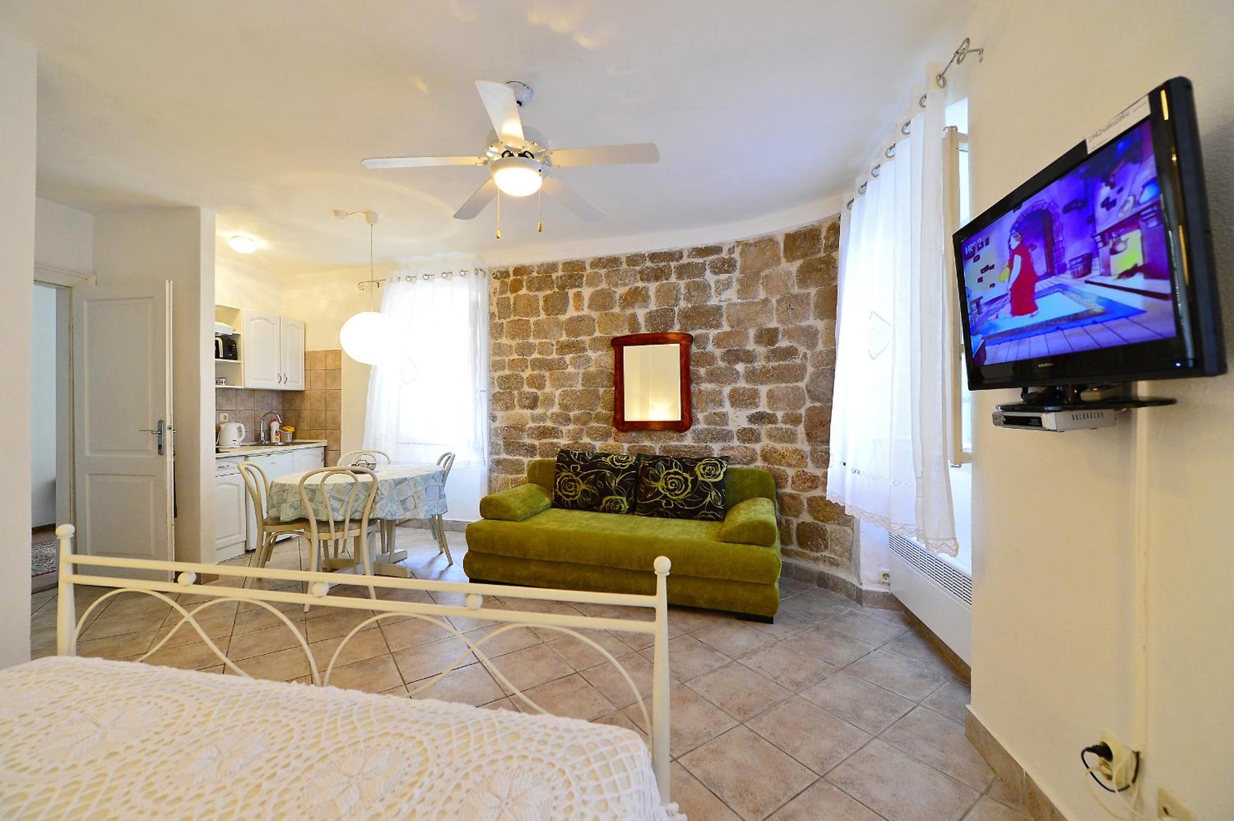 Studio (4 Adults) - Photo 1