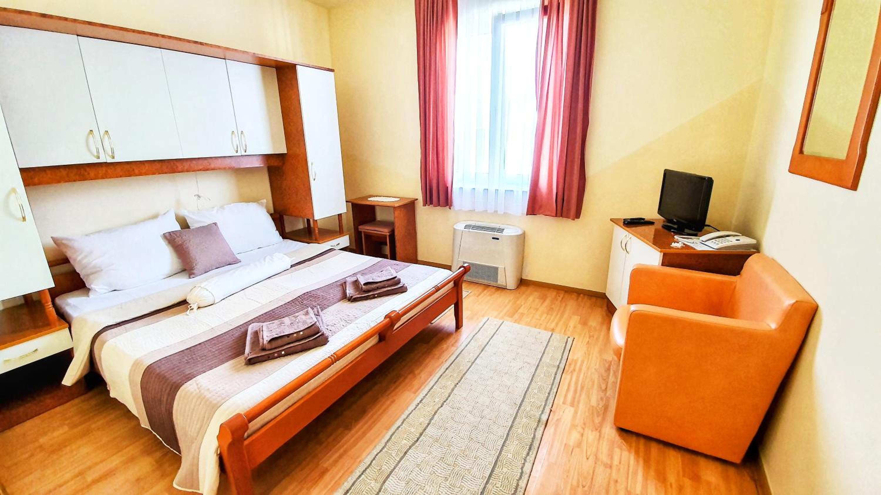 Double Room - Photo 25