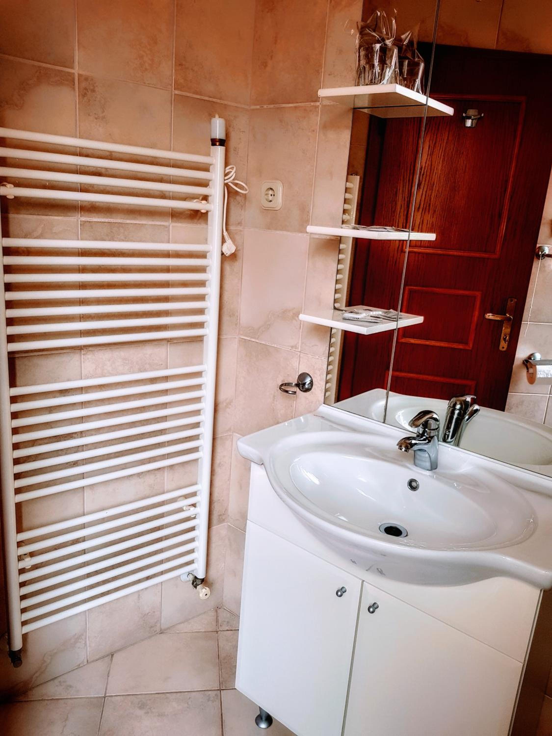 Triple Room - Photo 10