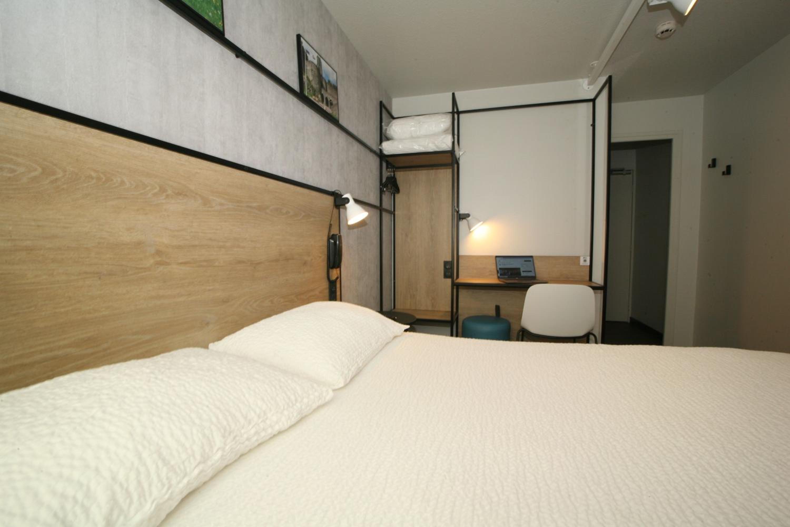 Standard Double Room - Photo 6