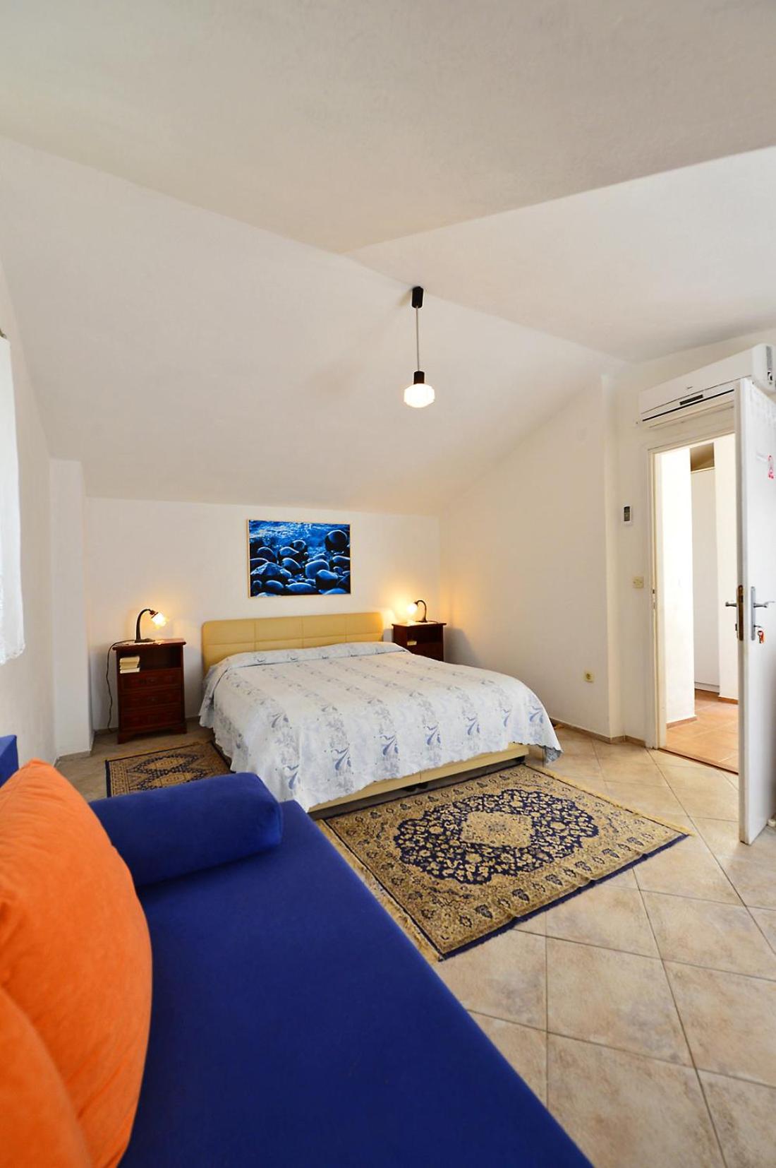 Studio (3 Adults) - Photo 10