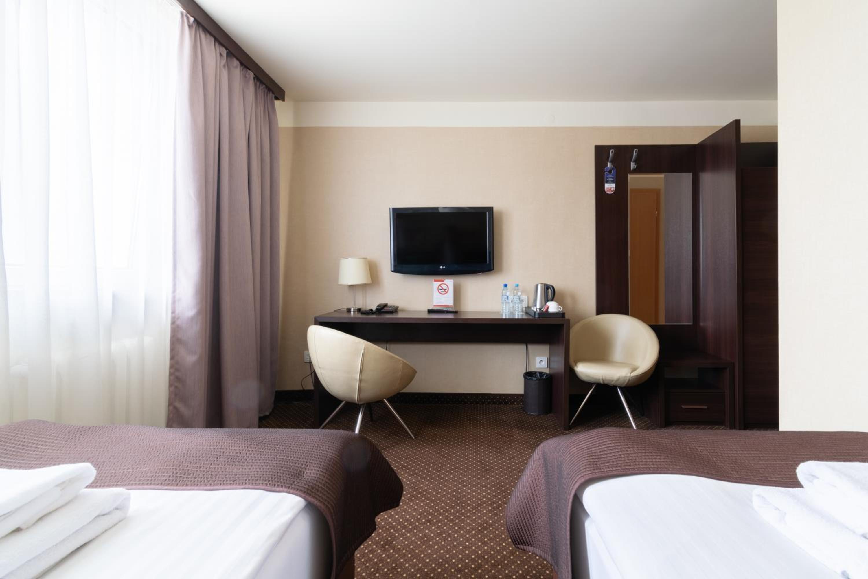 Standard Double or Twin Room - Photo 2