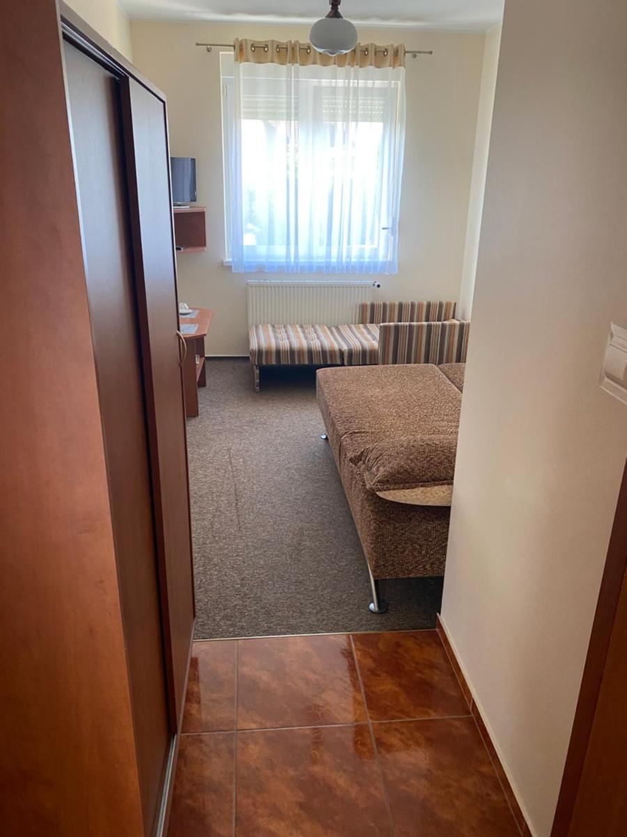 Triple Room with Private Bathroom - Photo 7