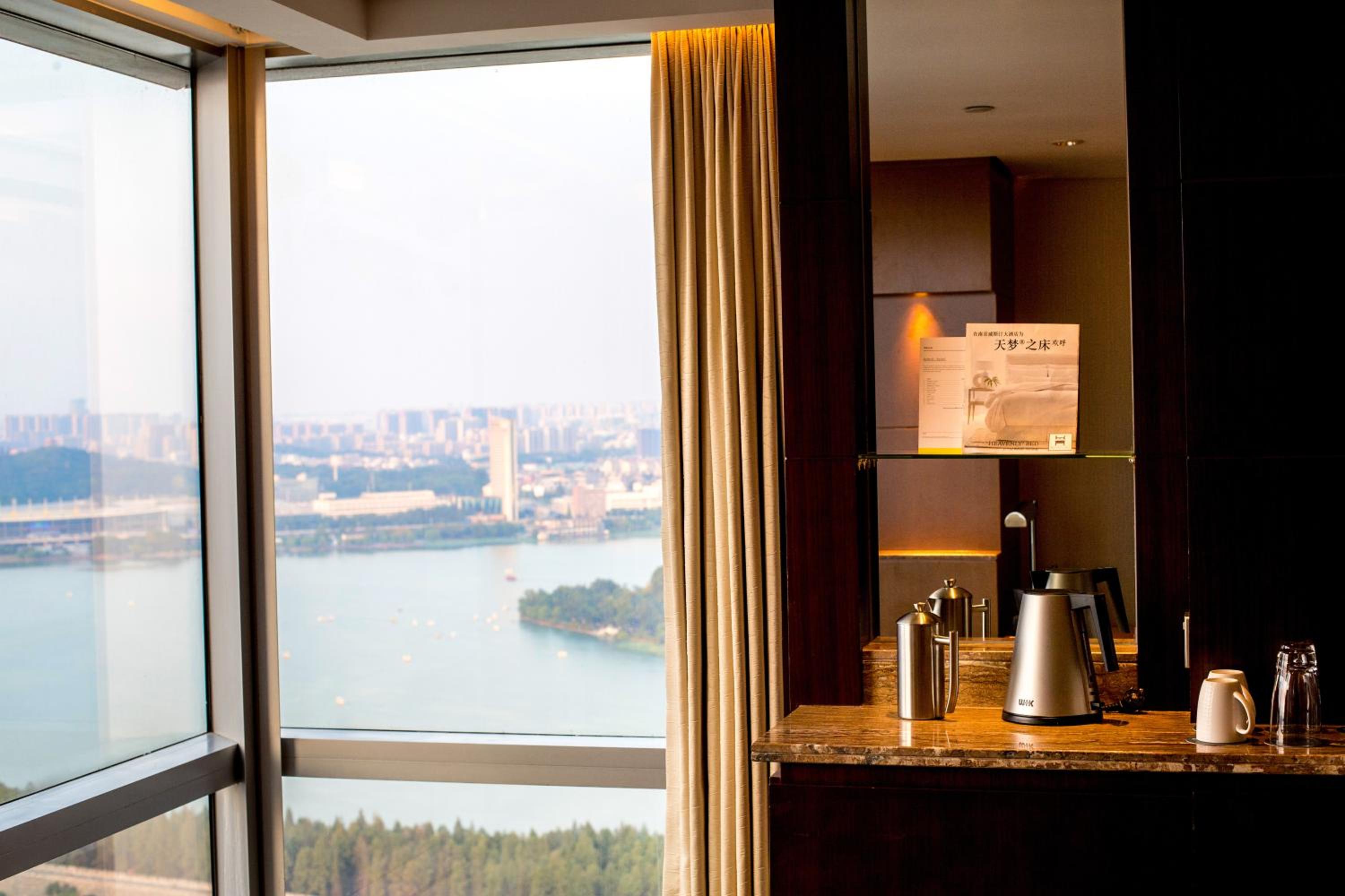 Executive Premier Twin Room - Club Level photo 1