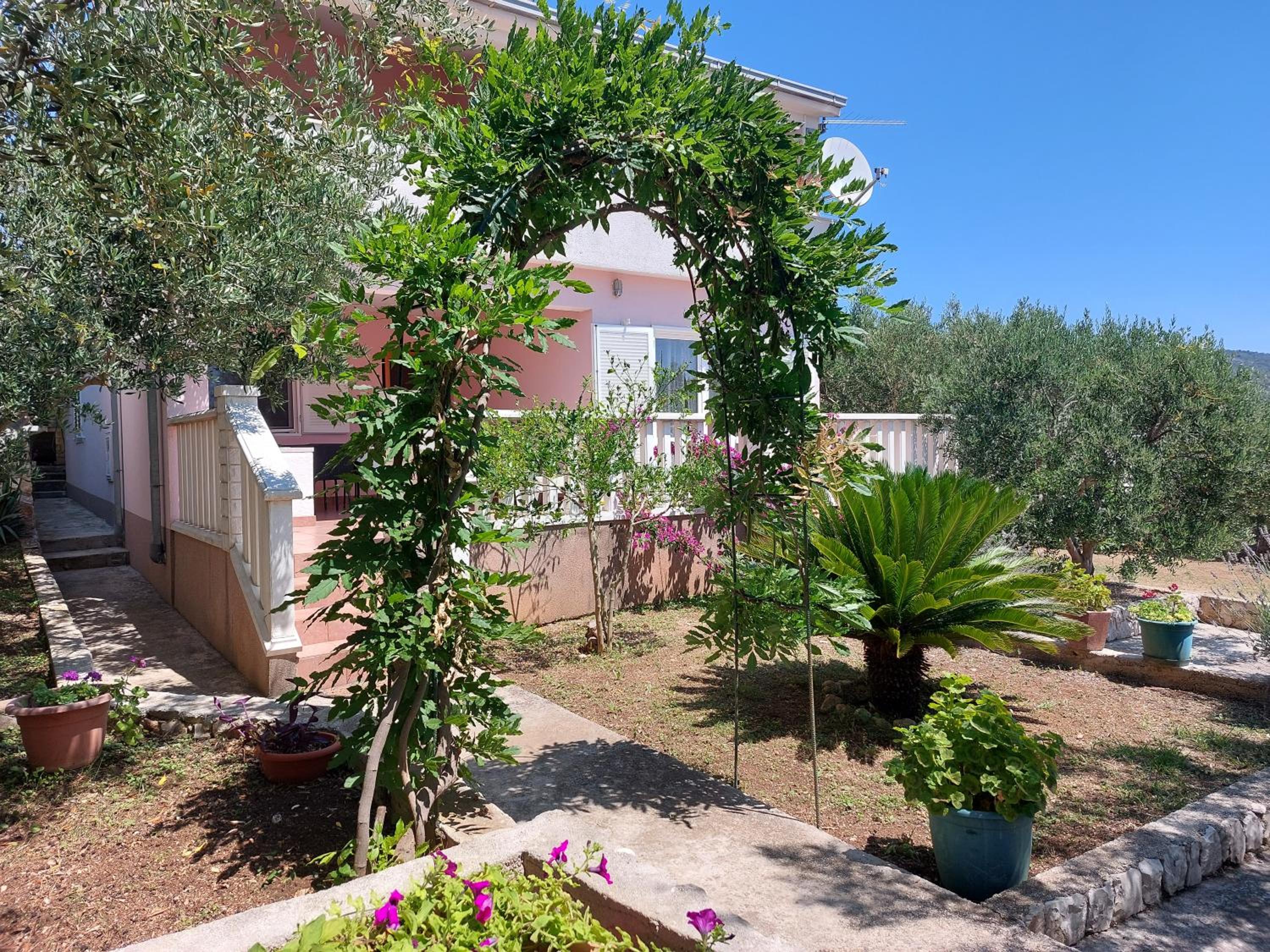 Apartment - Ground Floor photo 2