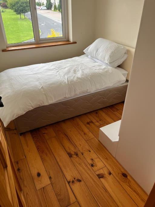 Four-Bedroom House photo 2