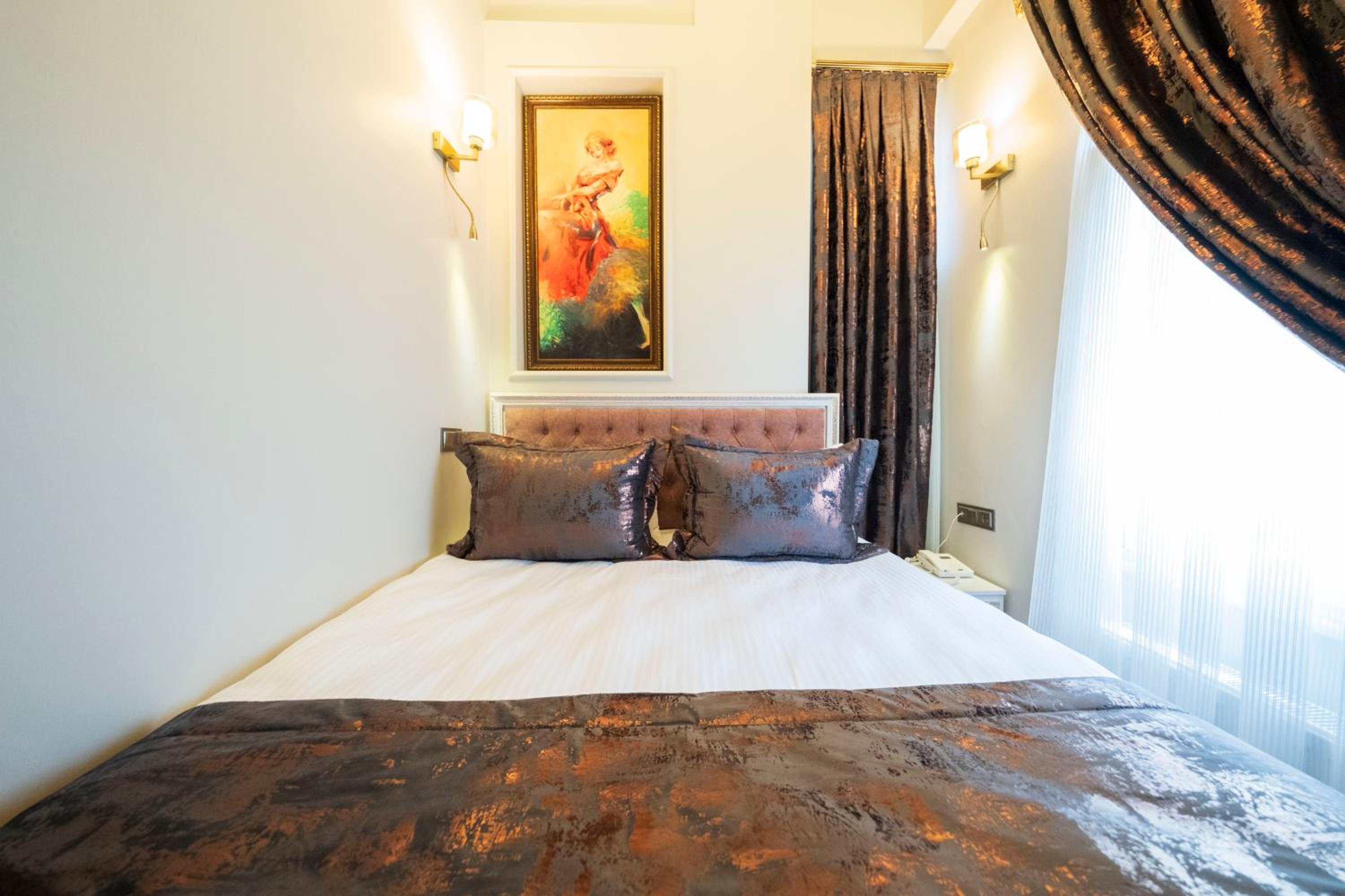Budget Double Room photo 3