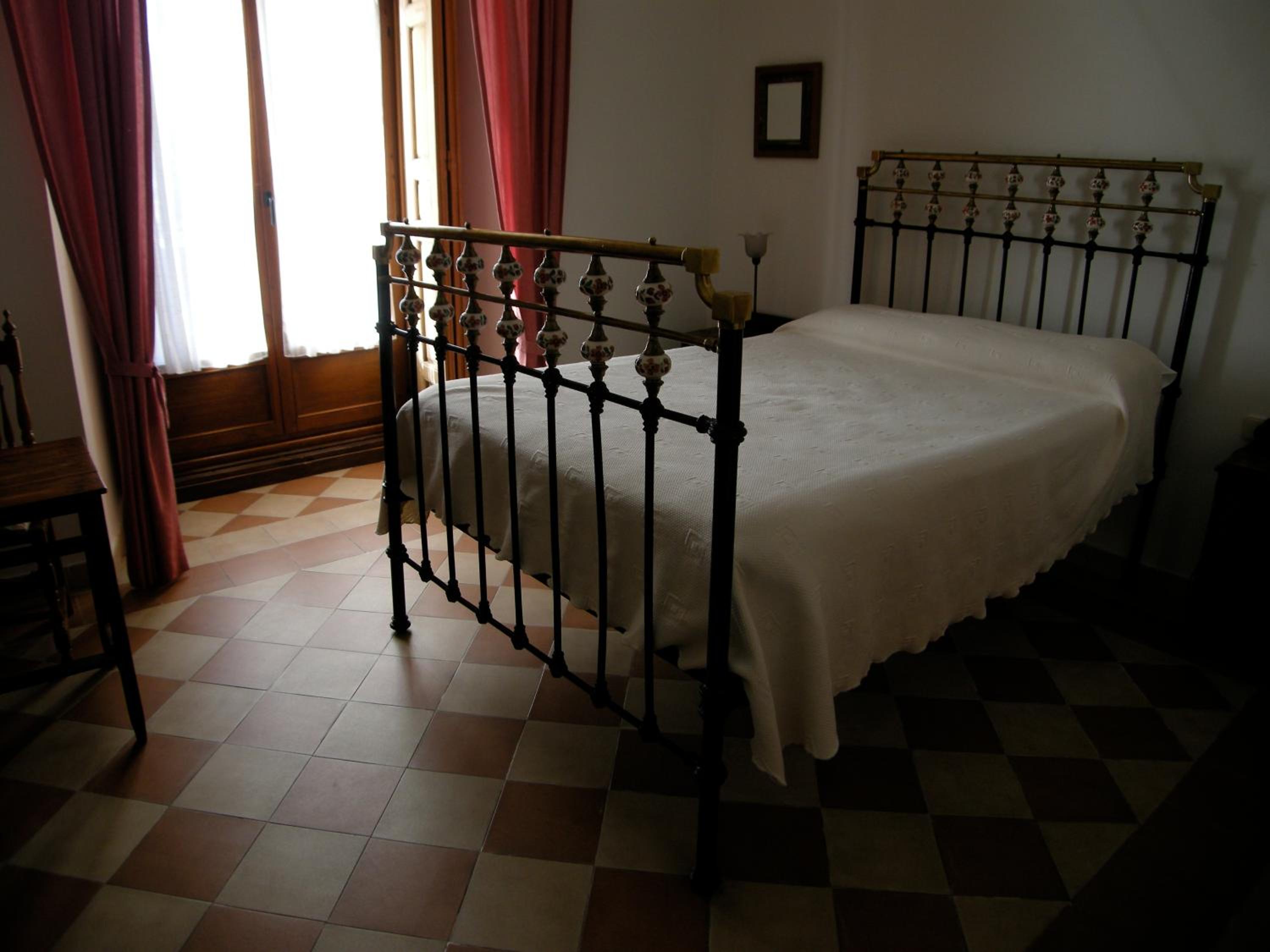 Double or Twin Room - Photo 9