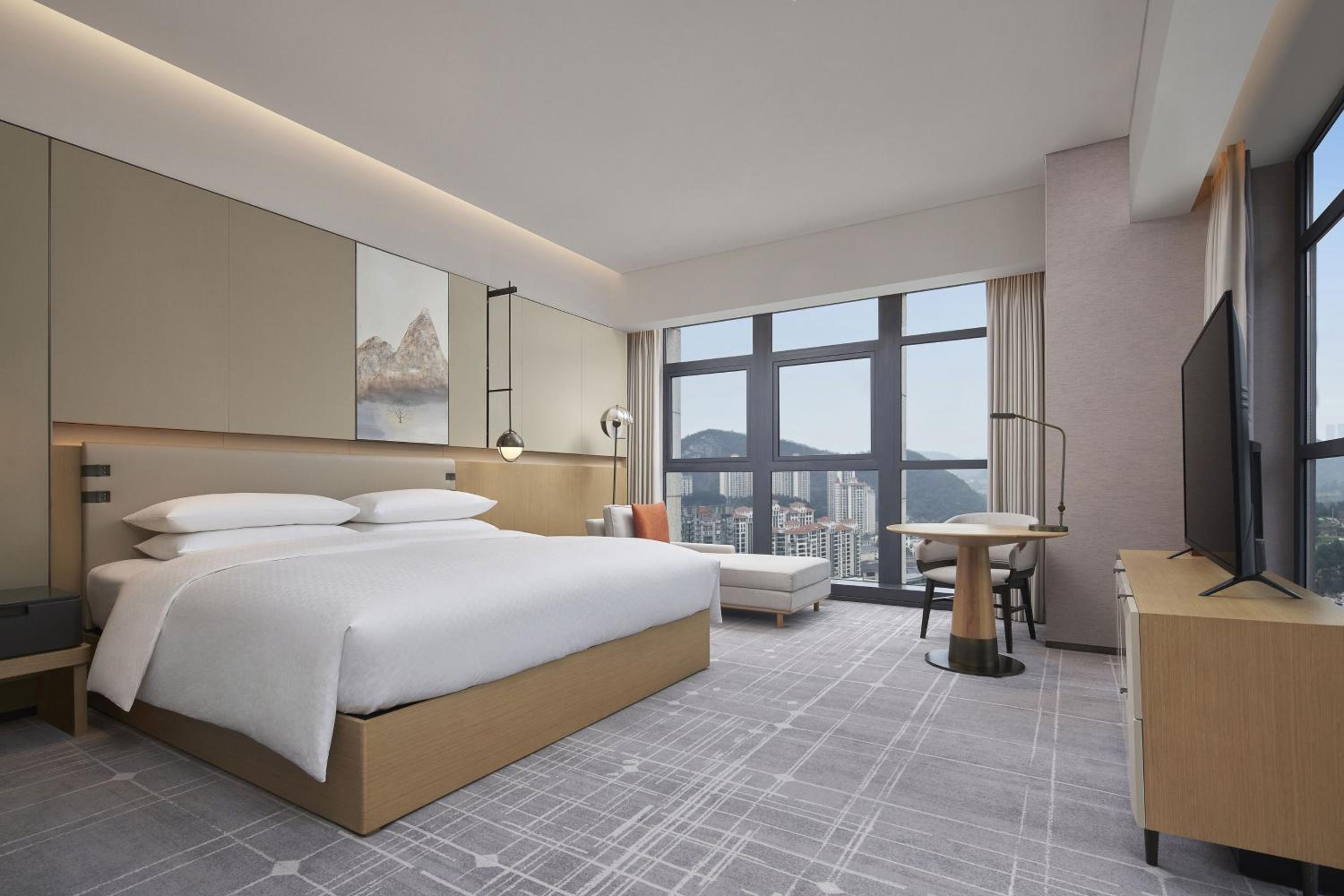 Deluxe King, Guest room, 1 King - Photo 3