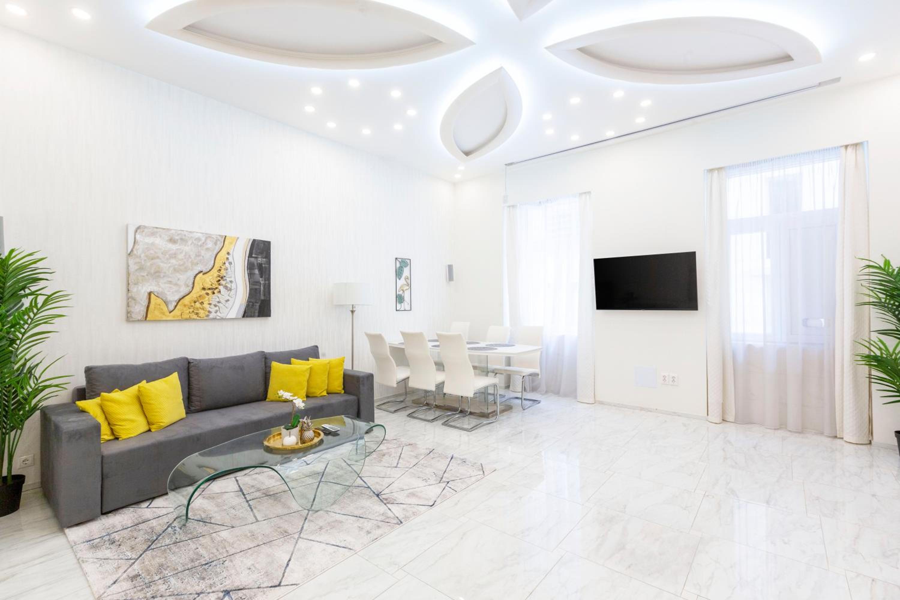 Deluxe Apartment