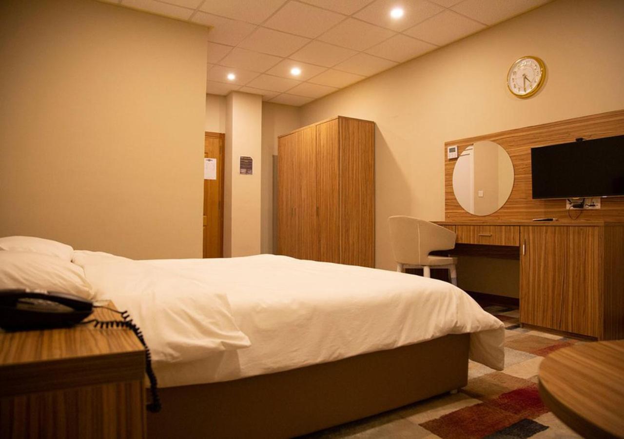 Single Room with Private Bathroom photo 1