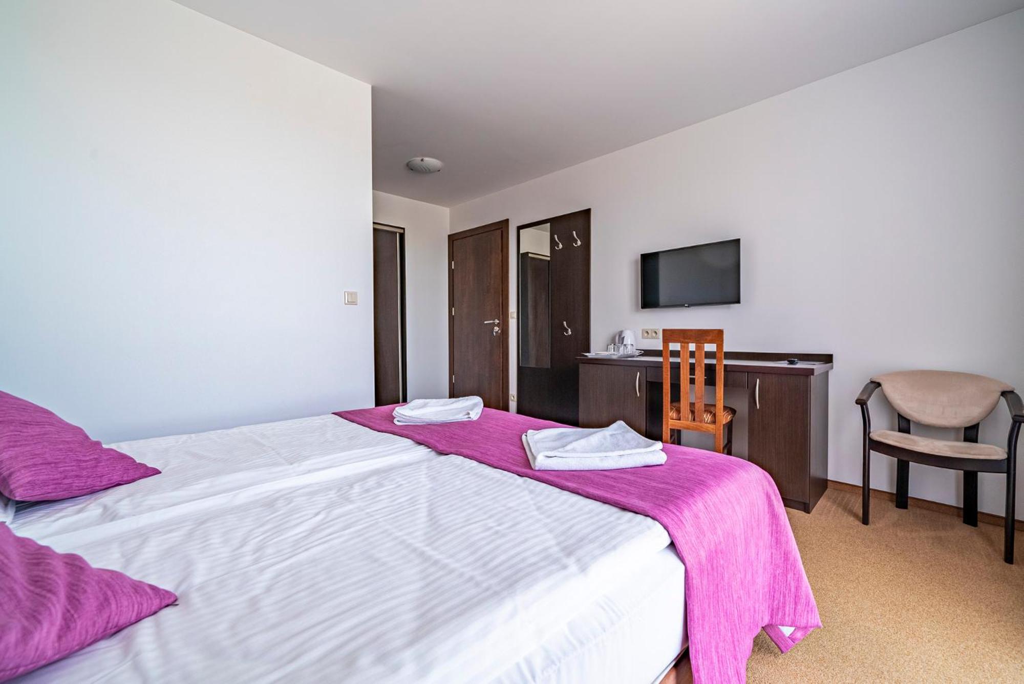 Deluxe Double Room with Balcony and Sea View photo 3