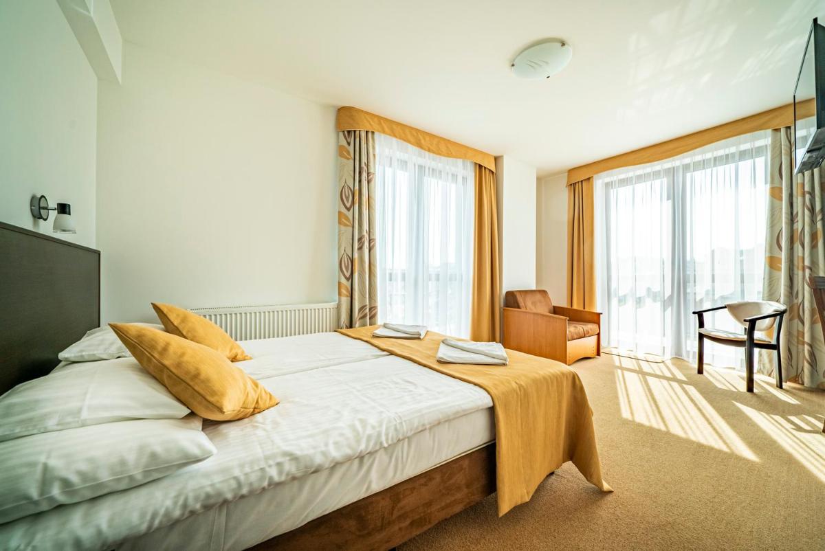 Deluxe Double Room with Balcony photo 1