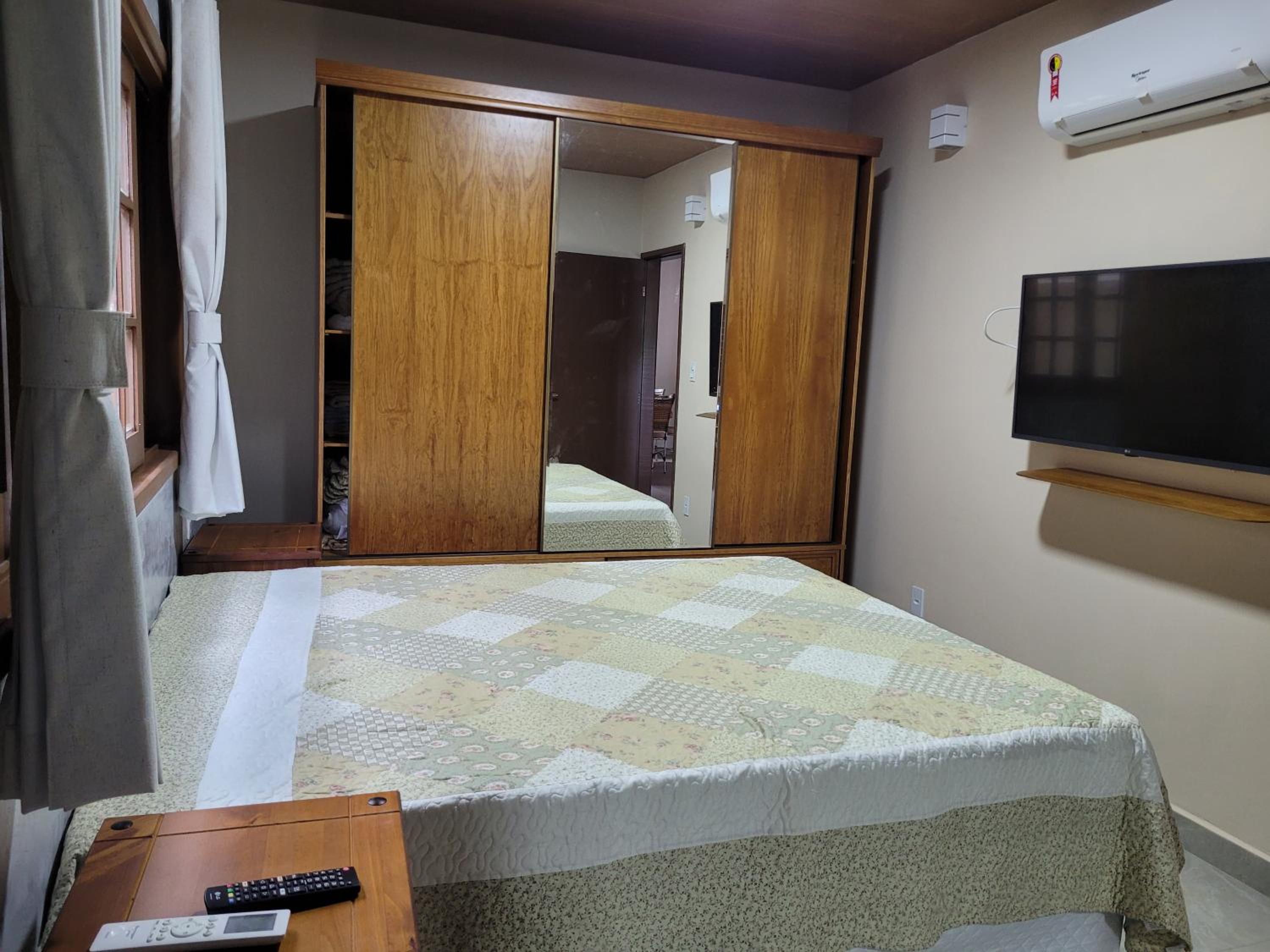 Four-Bedroom House photo 2