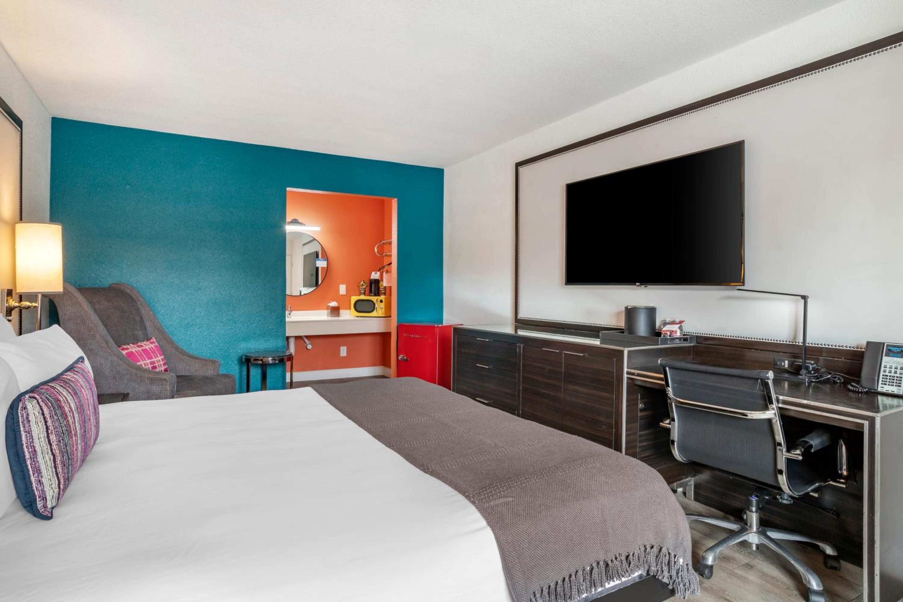 King Room - Mobility Accessible - Photo 1