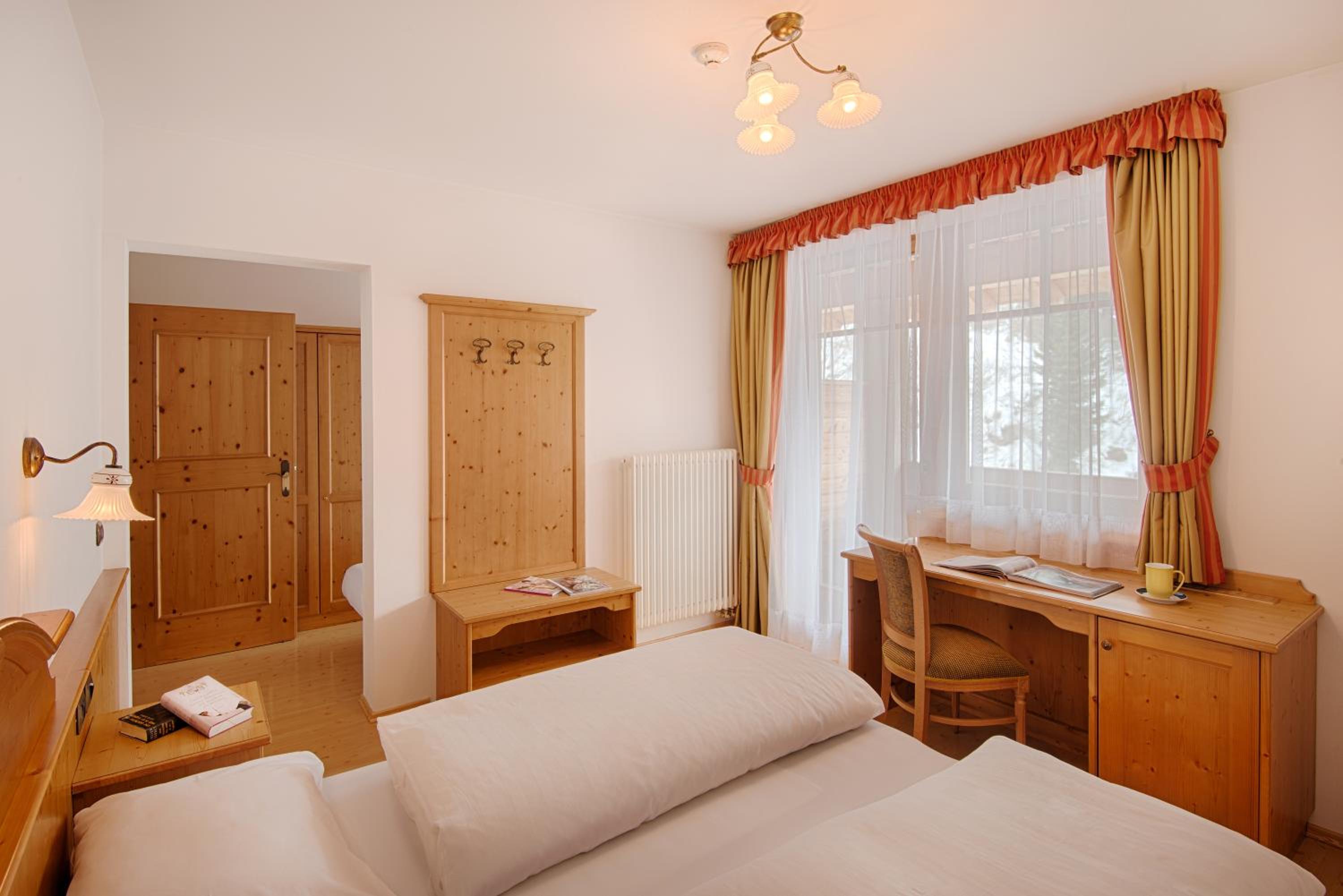 Two-Bedroom Apartment - Split Level with Spa Access photo 3