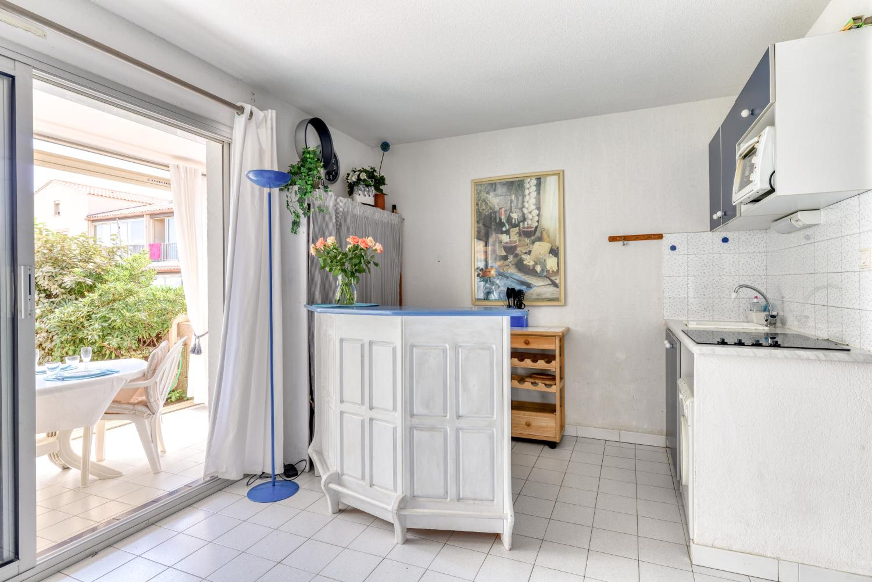 Studio Apartment with Sea View photo 3