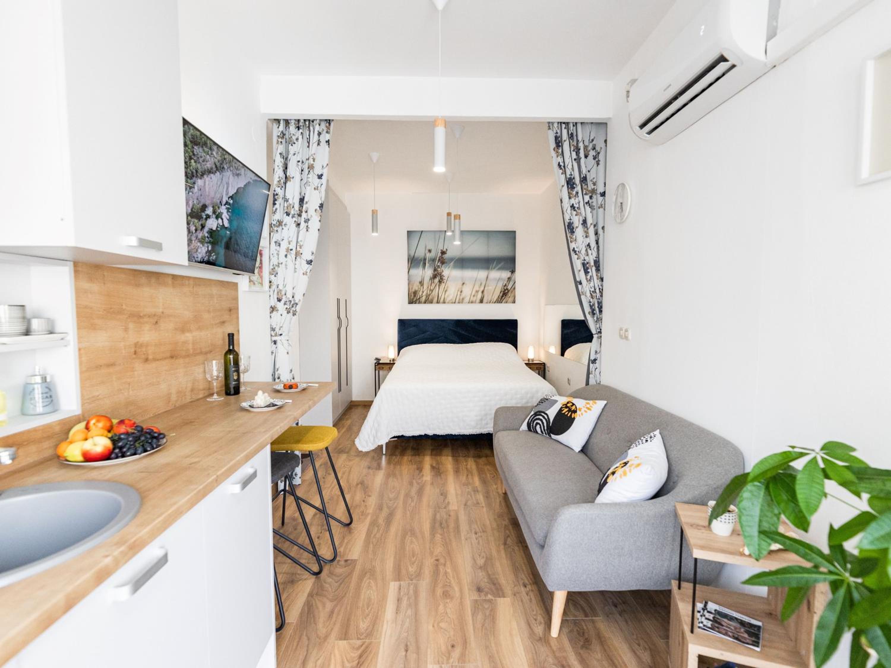 One-Bedroom Apartment photo 1
