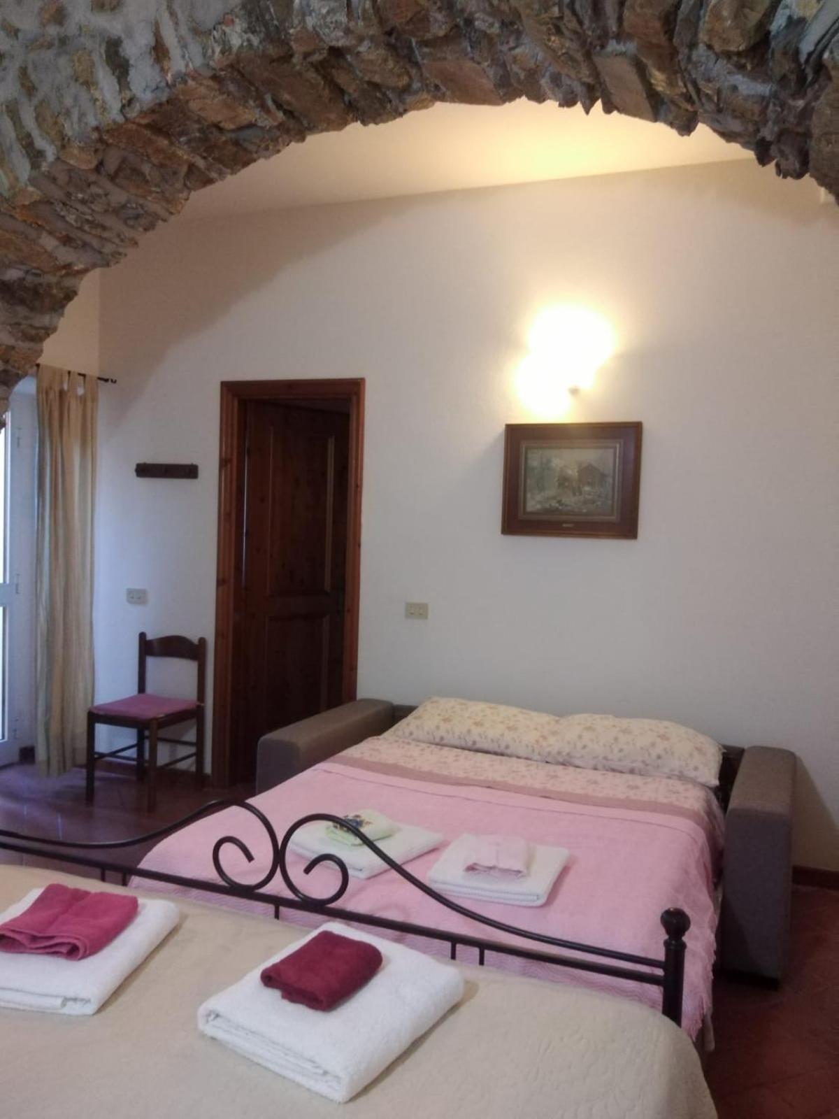 One-Bedroom Apartment - Photo 3