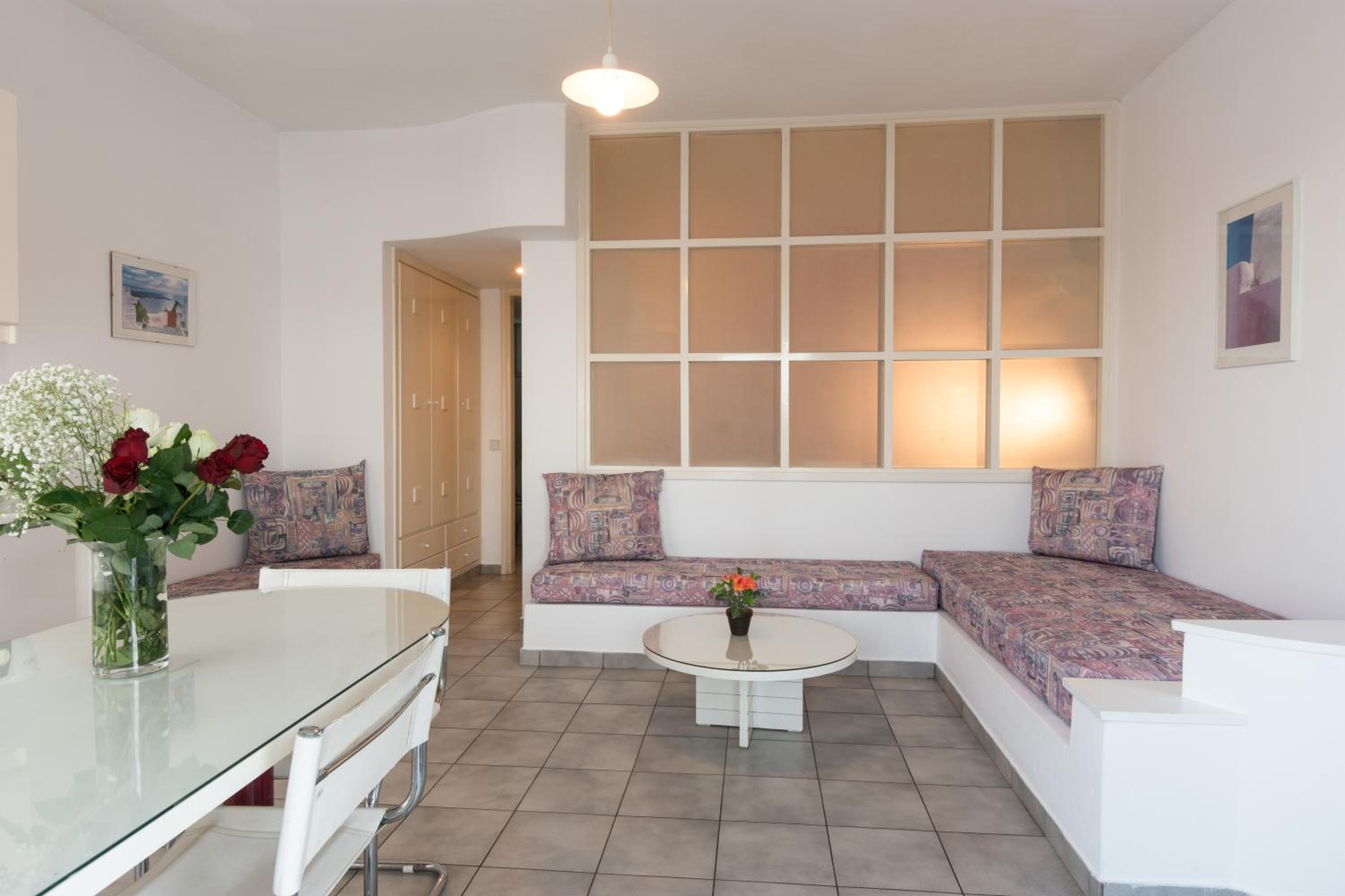 One-Bedroom Apartment (3 Adults)