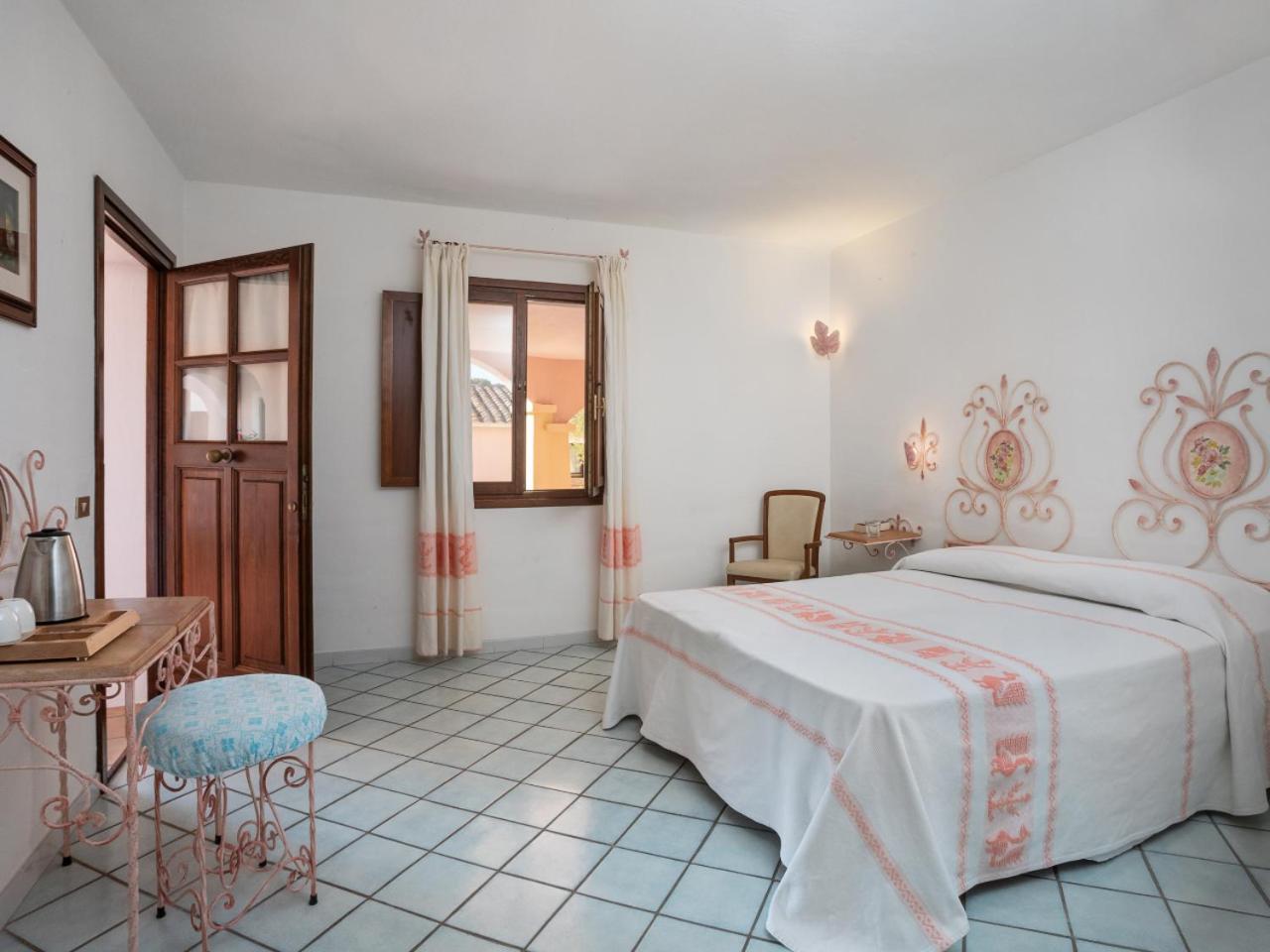 Deluxe Family Room (2 Adults + 1 Child) - Photo 1