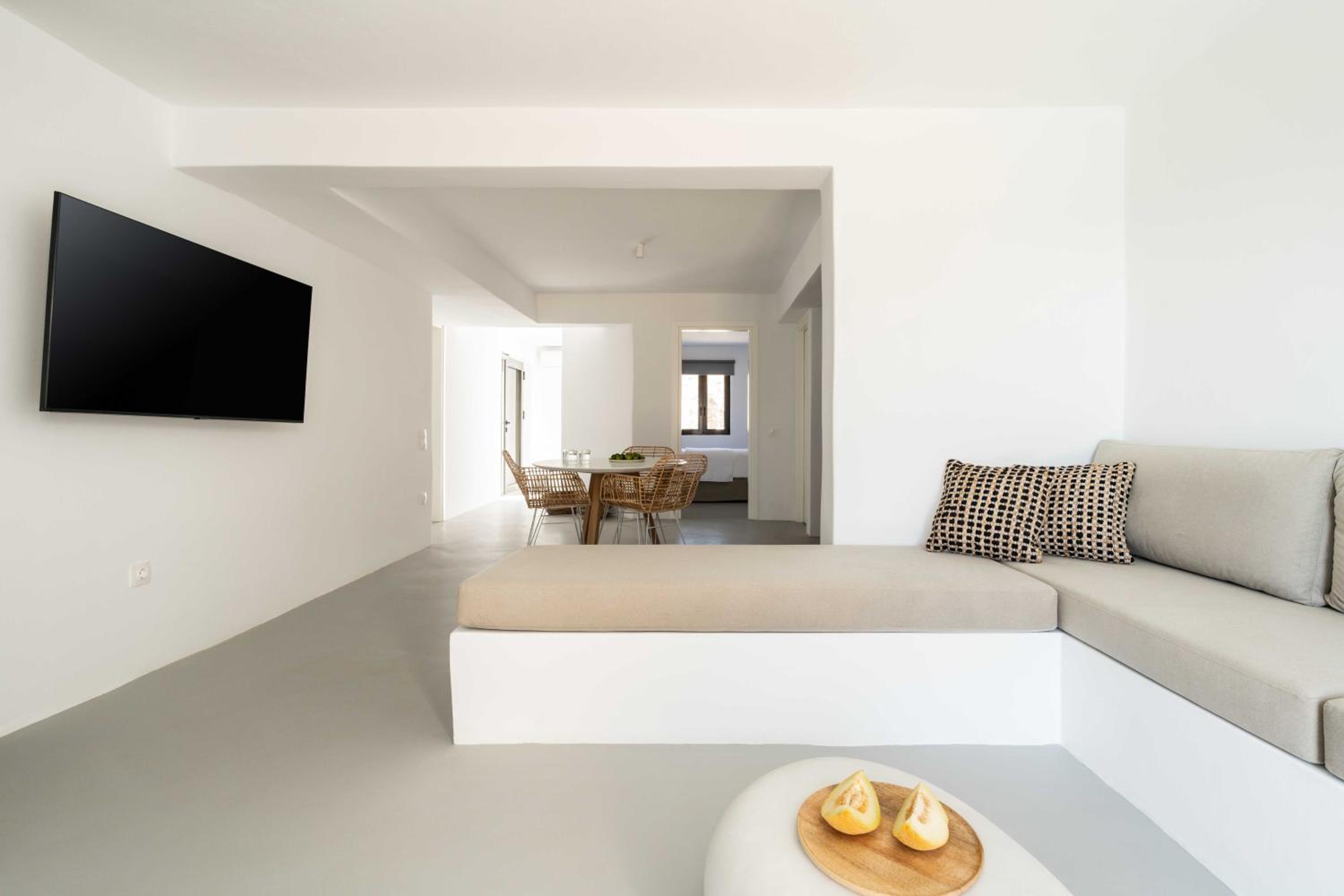 Elegant Suite With Private Outdoor Pool And Sea View photo 3