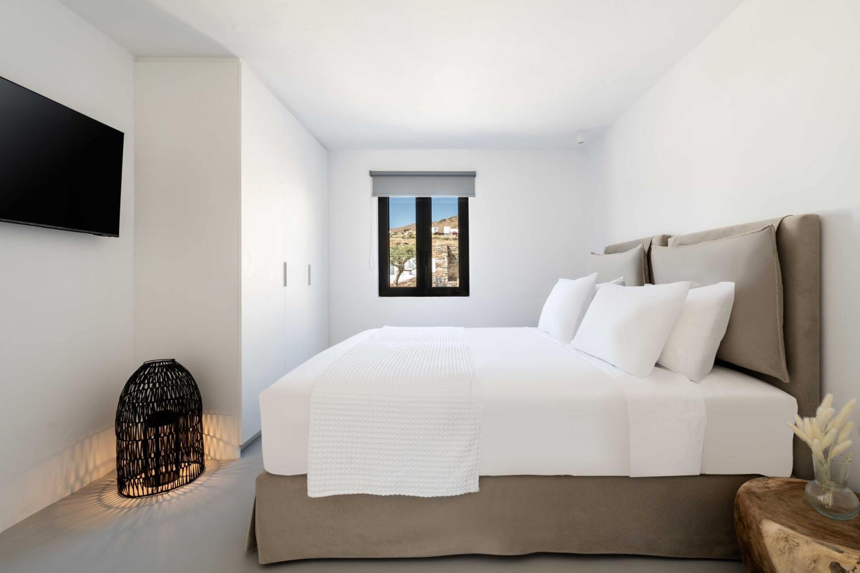 Elegant Suite with Private Outdoor Pool and Sea View