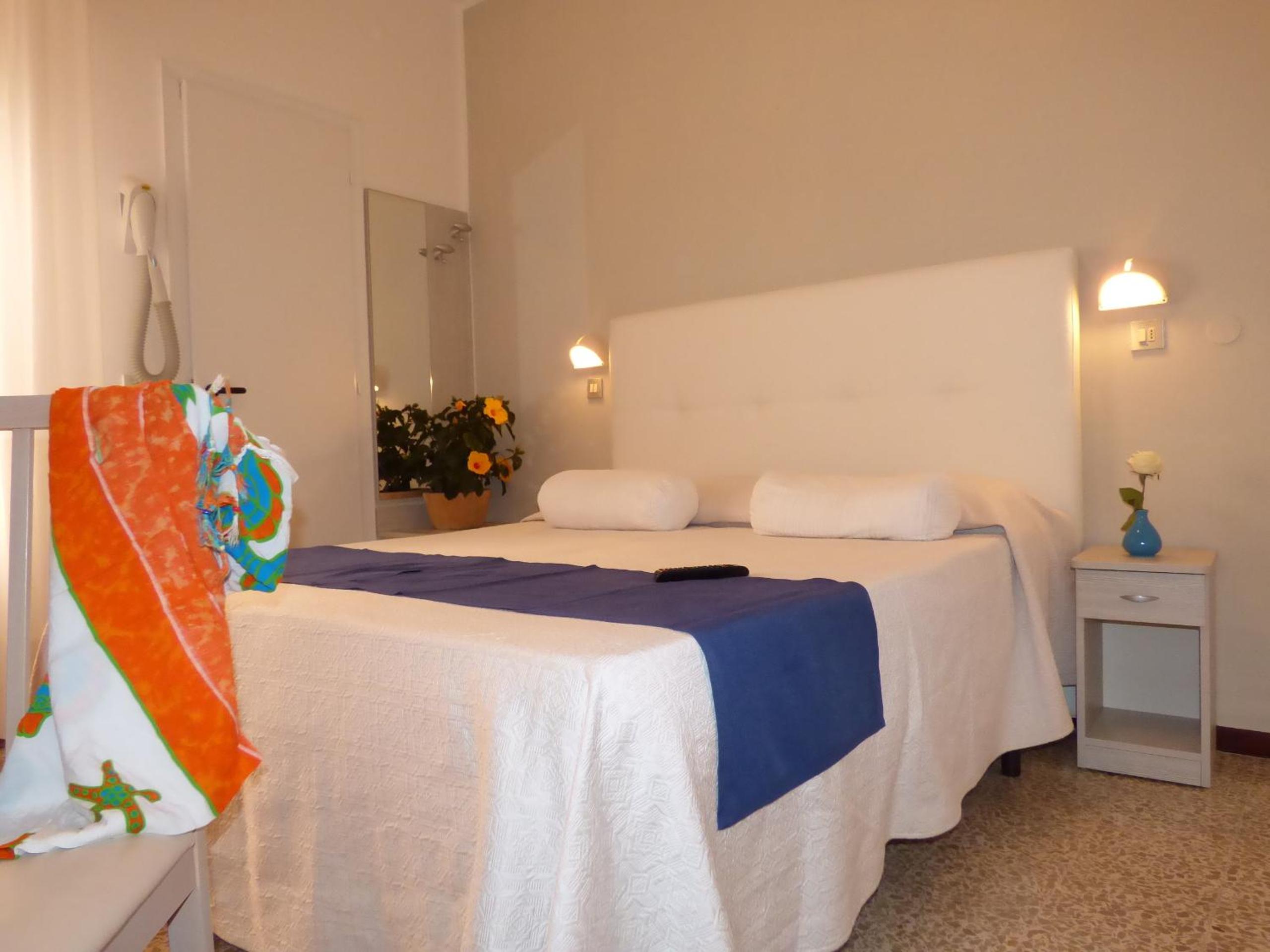 Standard Double Room - Photo 8