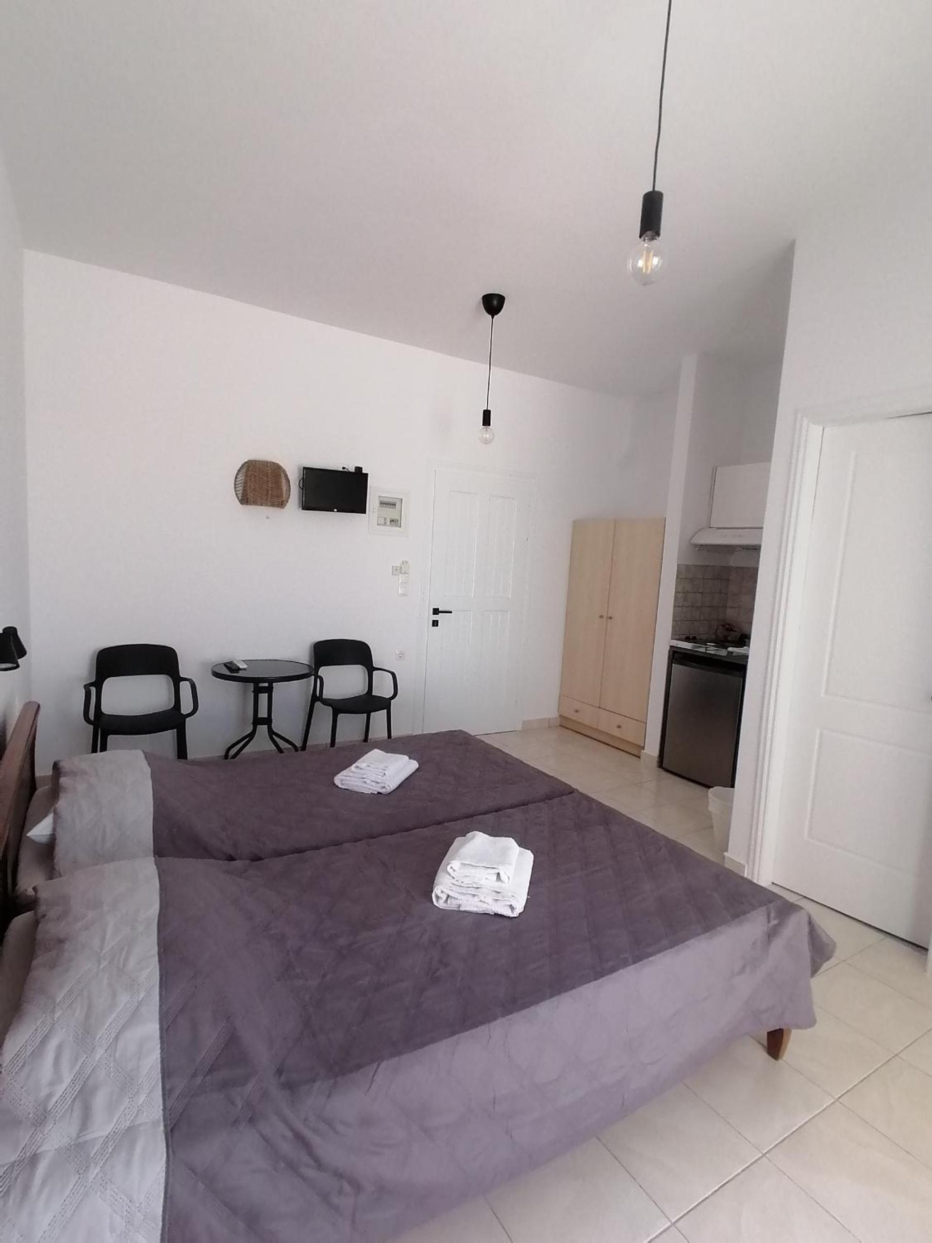 Budget Double Room - Photo 4