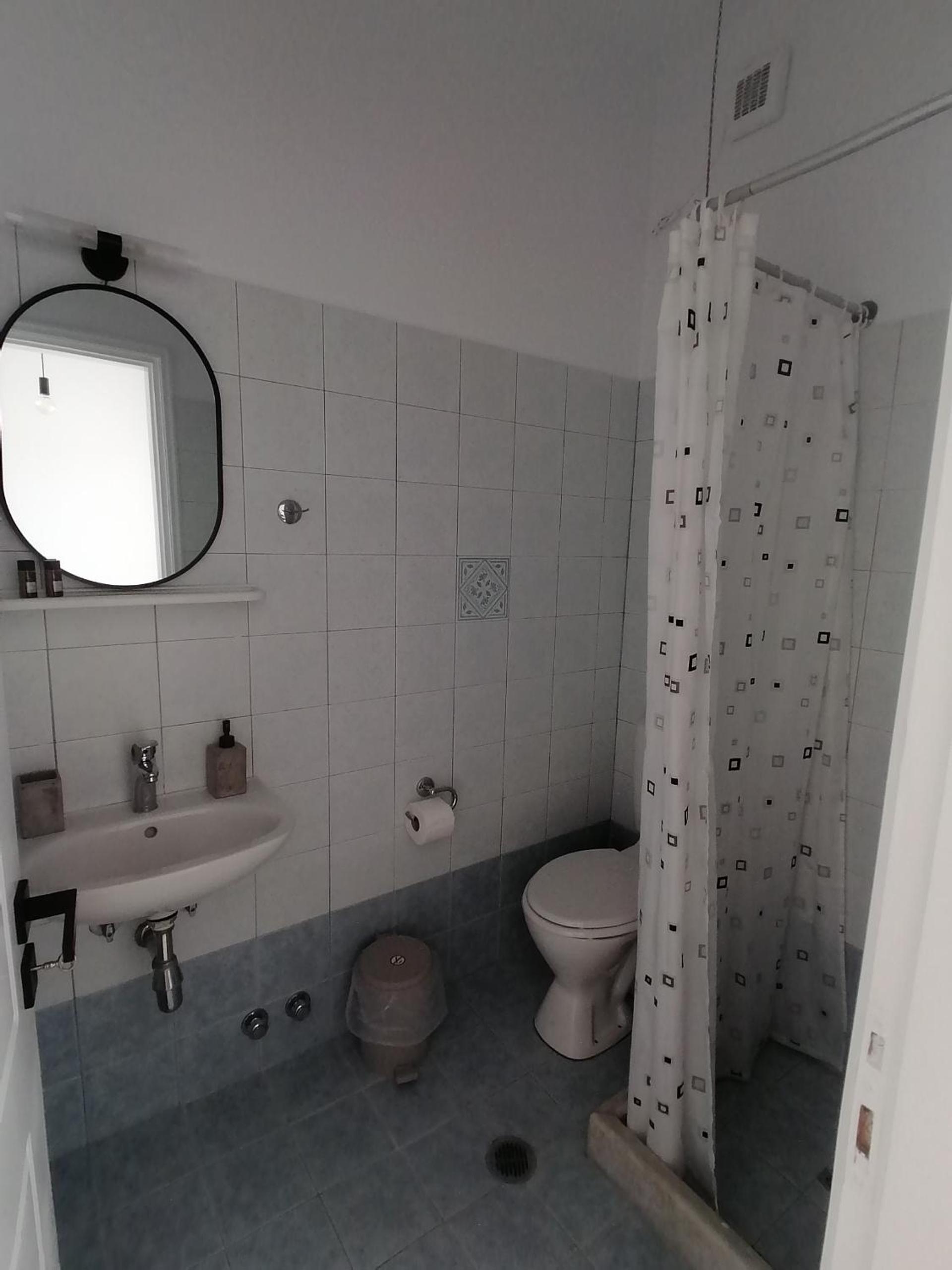 Budget Double Room - Photo 5