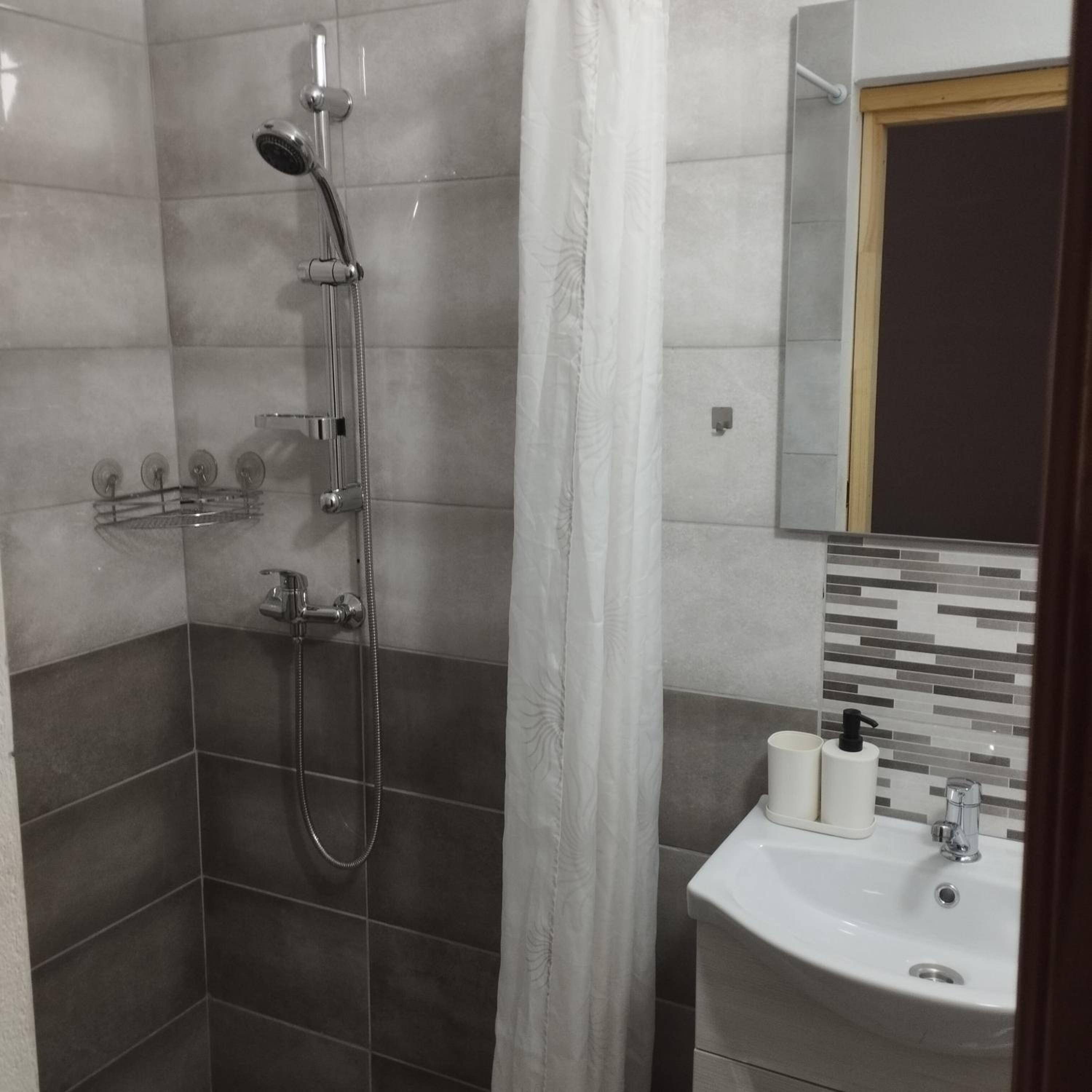 Studio Apartment - Photo 2