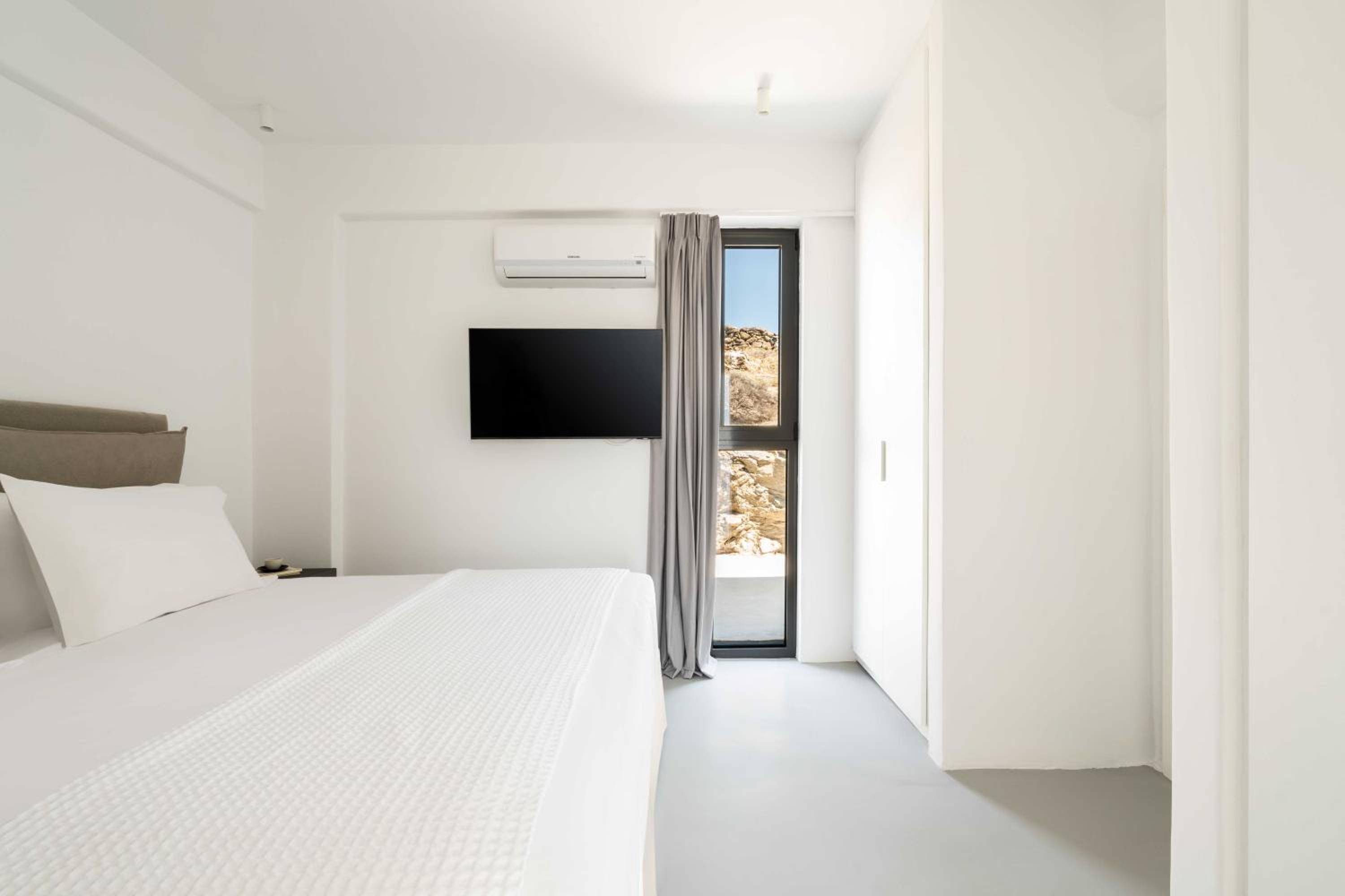 Deluxe Suite With Private Outdoor Pool Sea View photo 2