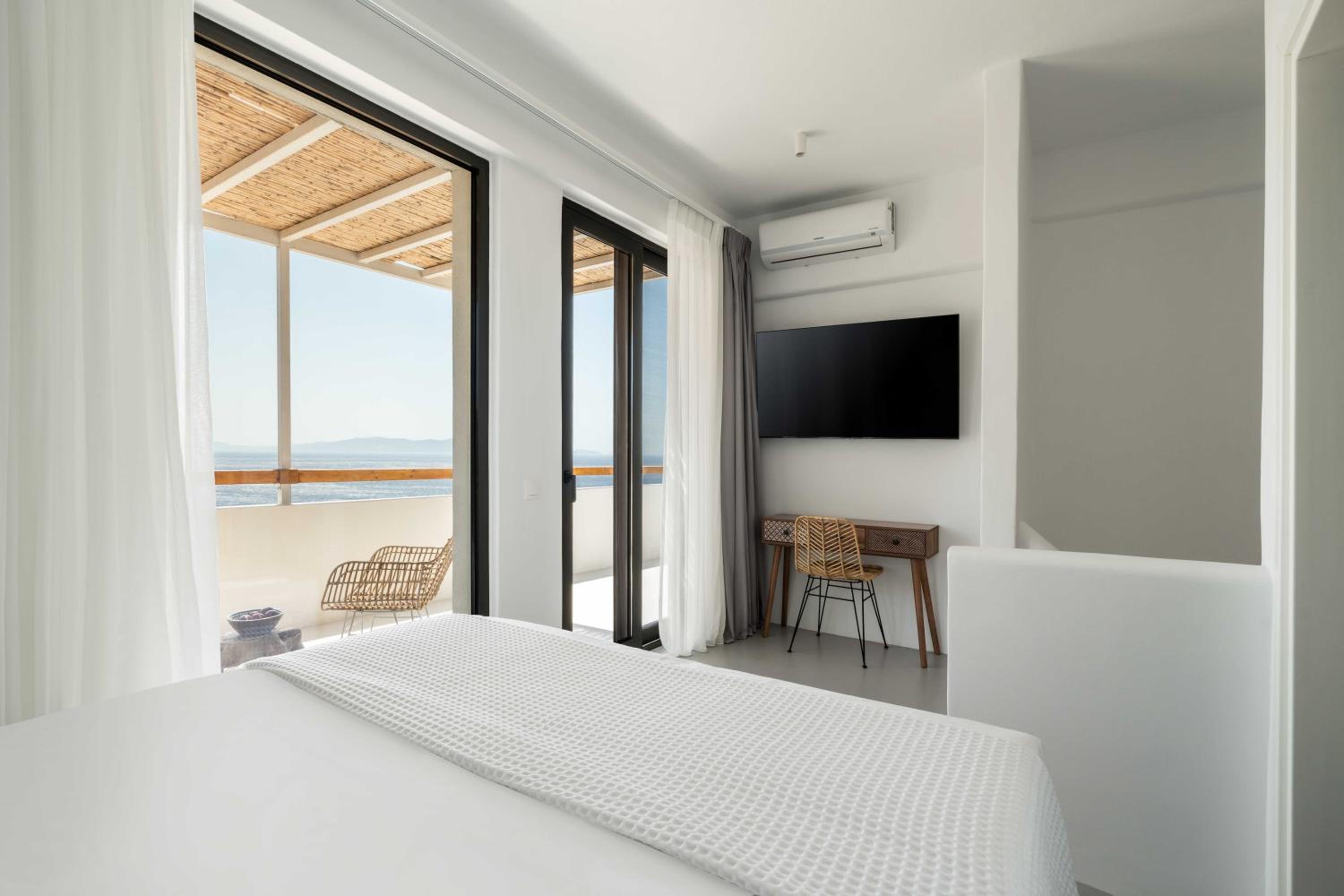 Deluxe Suite With Private Outdoor Pool Sea View