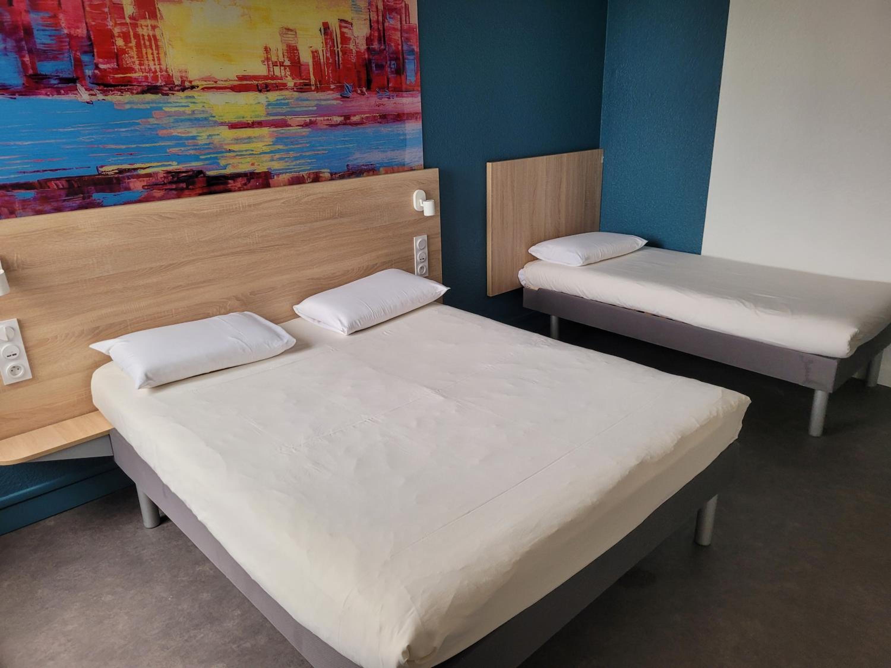 1 Double Bed 1 Single Bed